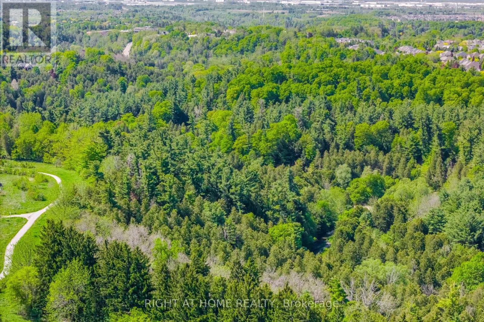 












17 LACROSSE TRAIL

,
Vaughan (Kleinburg),




Ontario
L4H4S7

