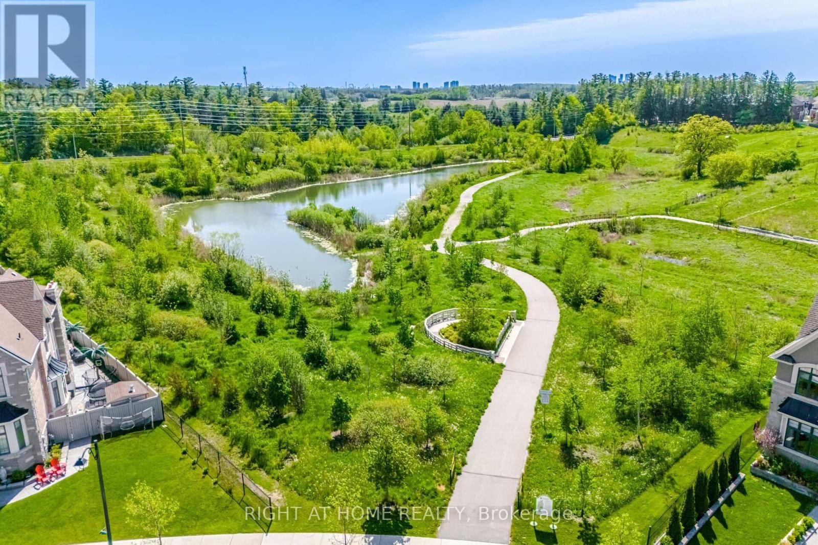 












17 LACROSSE TRAIL

,
Vaughan (Kleinburg),




Ontario
L4H4S7


