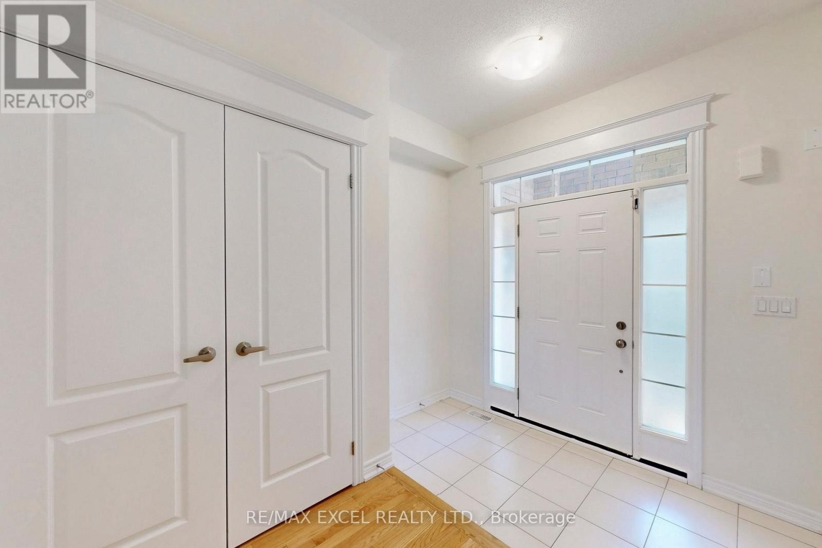 












14 TWINFLOWER LANE

,
Richmond Hill (Oak Ridges Lake Wilcox),




Ontario
L4E1E7

