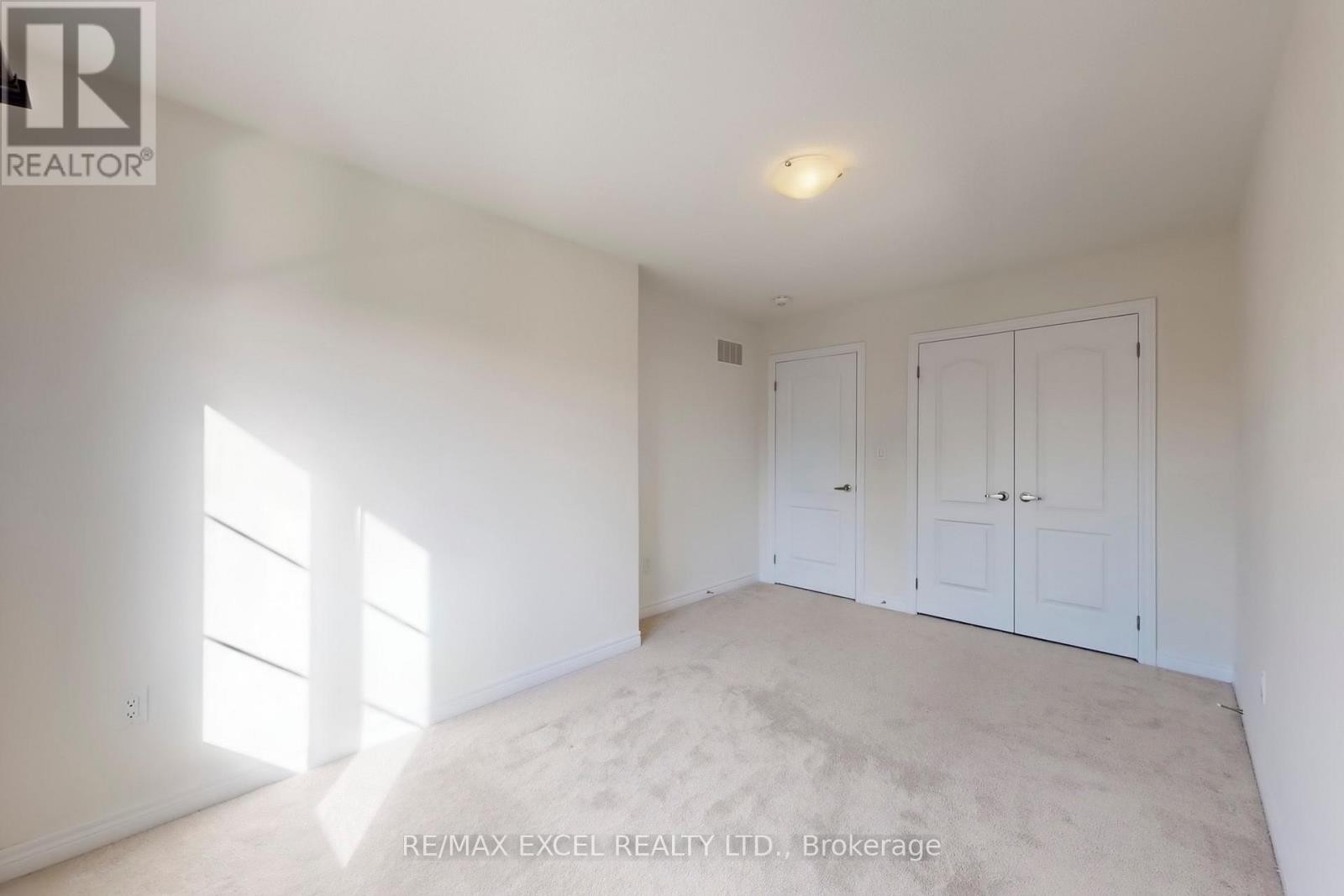 












14 TWINFLOWER LANE

,
Richmond Hill (Oak Ridges Lake Wilcox),




Ontario
L4E1E7

