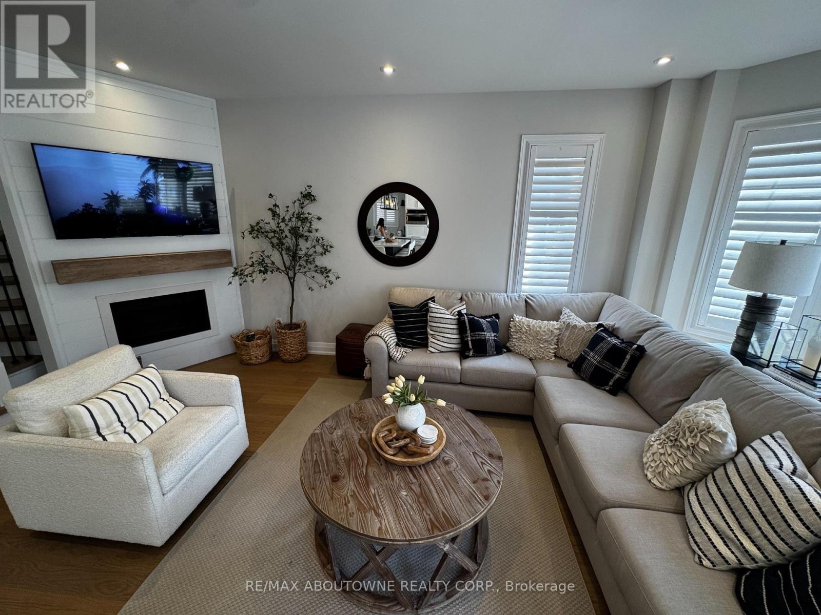 












85 EARL STEWART DRIVE

,
Aurora (Bayview Wellington),




Ontario
L4G7P4

