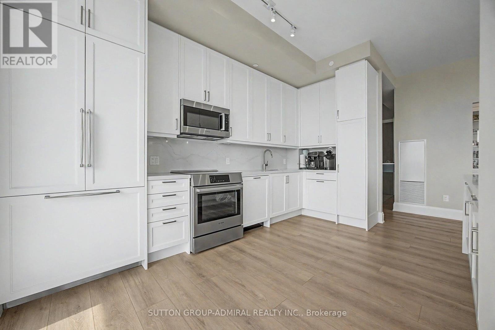 












1502 - 10 GATINEAU DRIVE

,
Vaughan (Beverley Glen),




Ontario
L4J0L2


