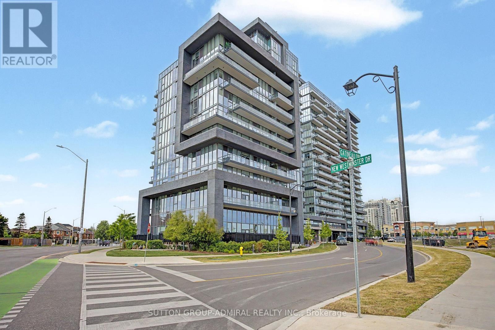












1502 - 10 GATINEAU DRIVE

,
Vaughan (Beverley Glen),




Ontario
L4J0L2

