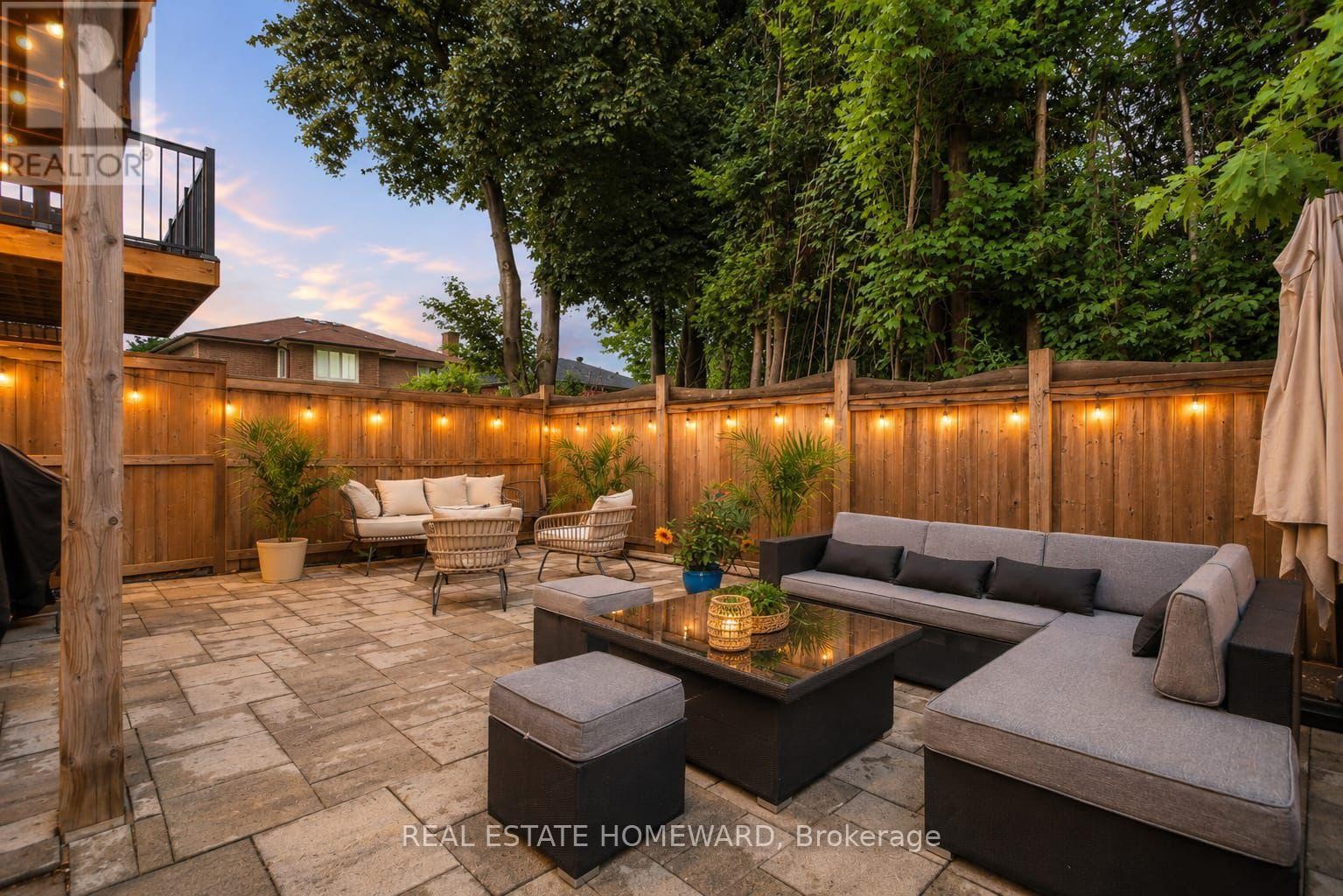 












1 SAINT JULIEN COURT

,
Vaughan (Maple),




Ontario
L6A5B2

