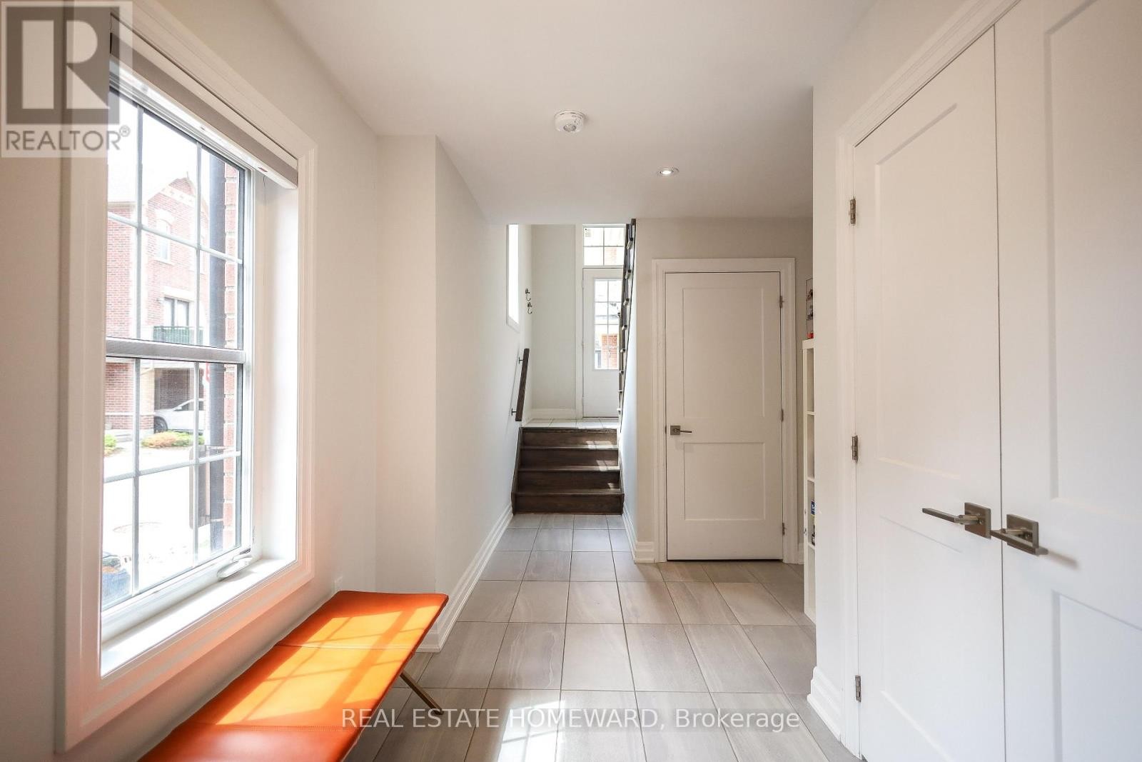 












1 SAINT JULIEN COURT

,
Vaughan (Maple),




Ontario
L6A5B2

