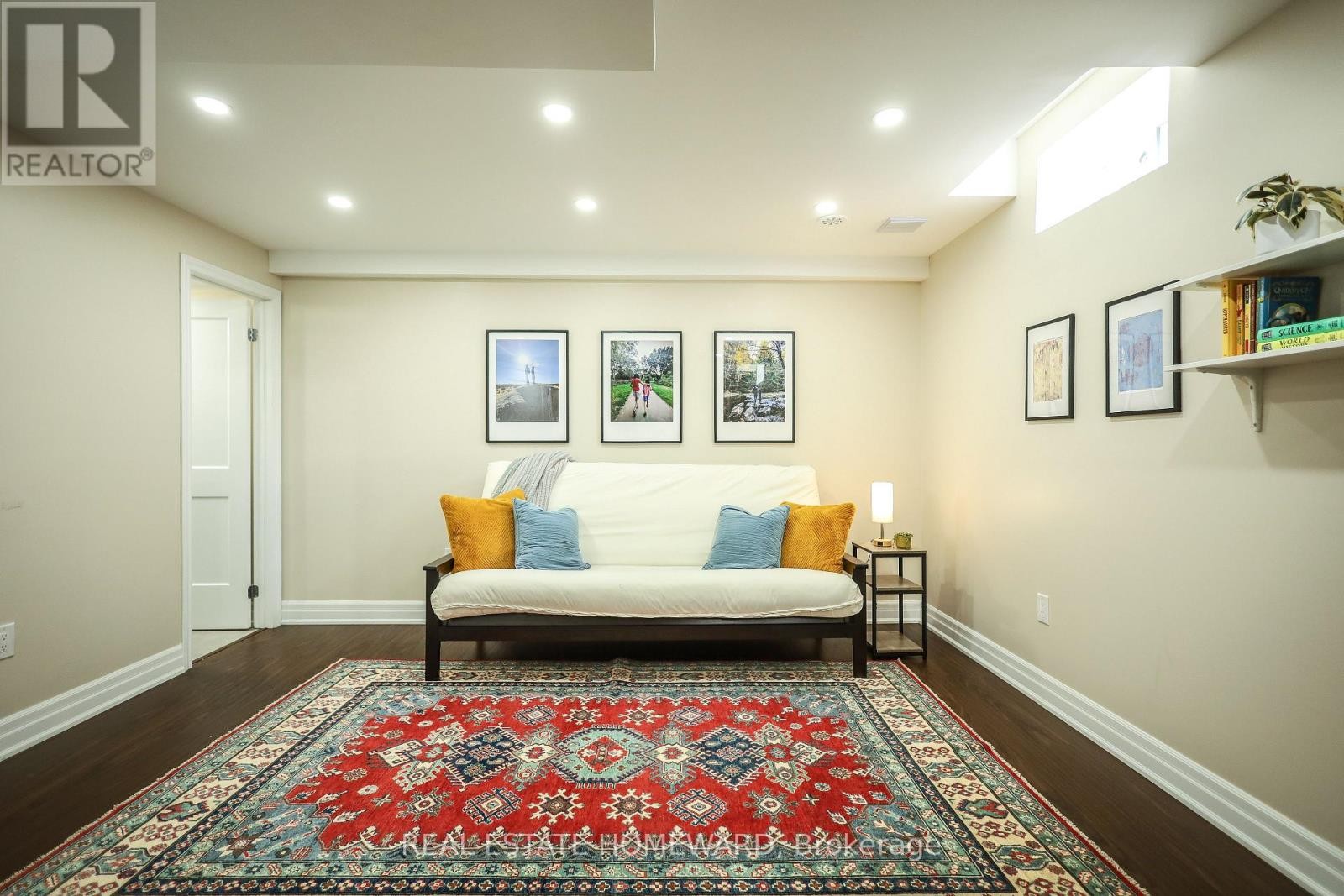 












1 SAINT JULIEN COURT

,
Vaughan (Maple),




Ontario
L6A5B2


