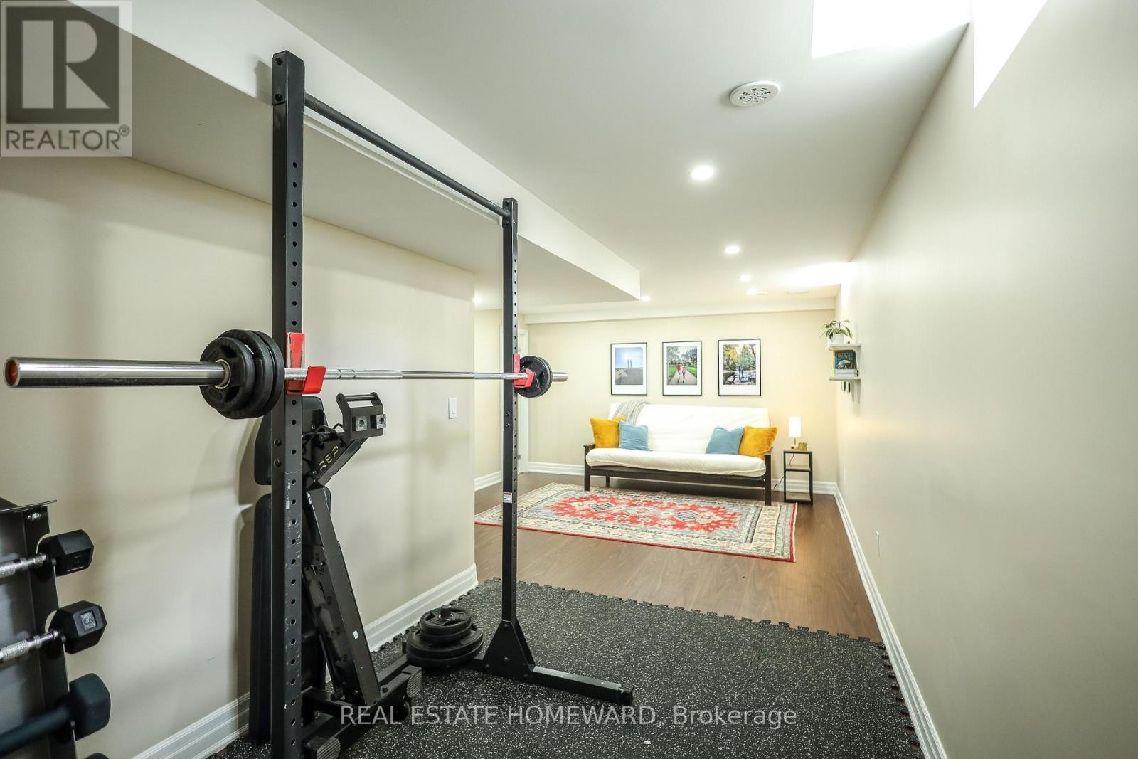 












1 SAINT JULIEN COURT

,
Vaughan (Maple),




Ontario
L6A5B2

