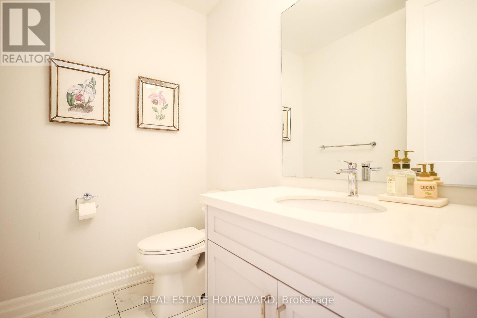 












1 SAINT JULIEN COURT

,
Vaughan (Maple),




Ontario
L6A5B2

