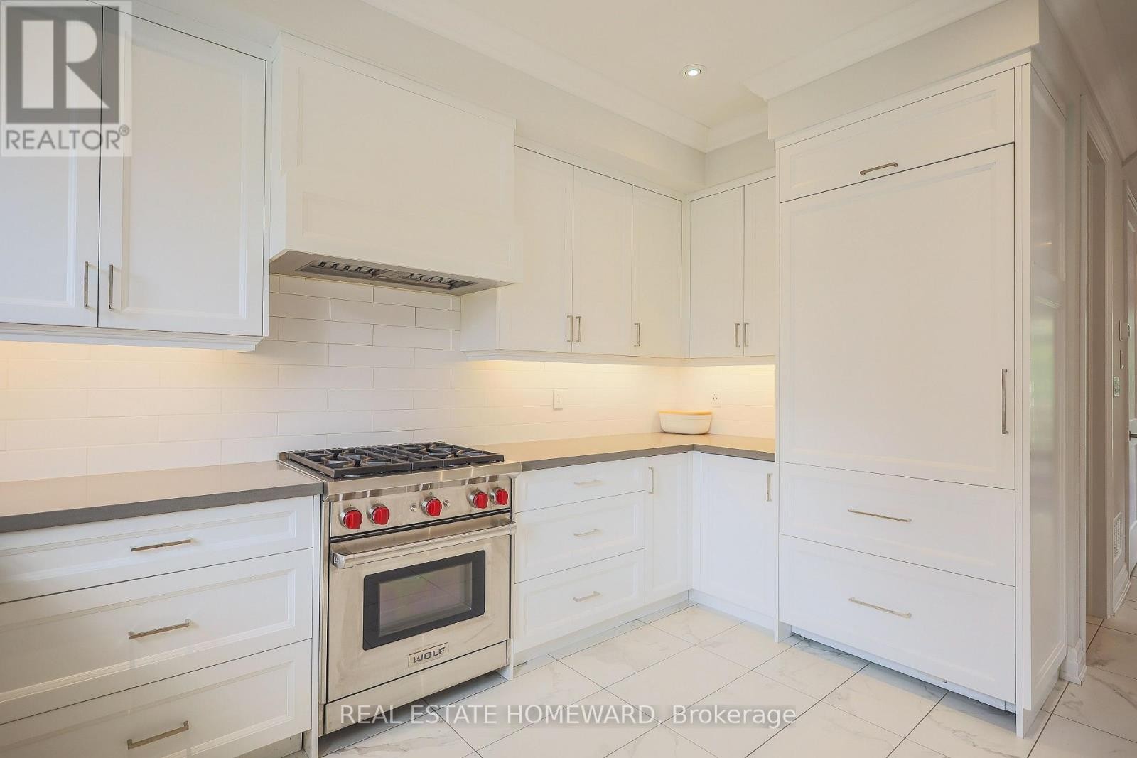 












1 SAINT JULIEN COURT

,
Vaughan (Maple),




Ontario
L6A5B2

