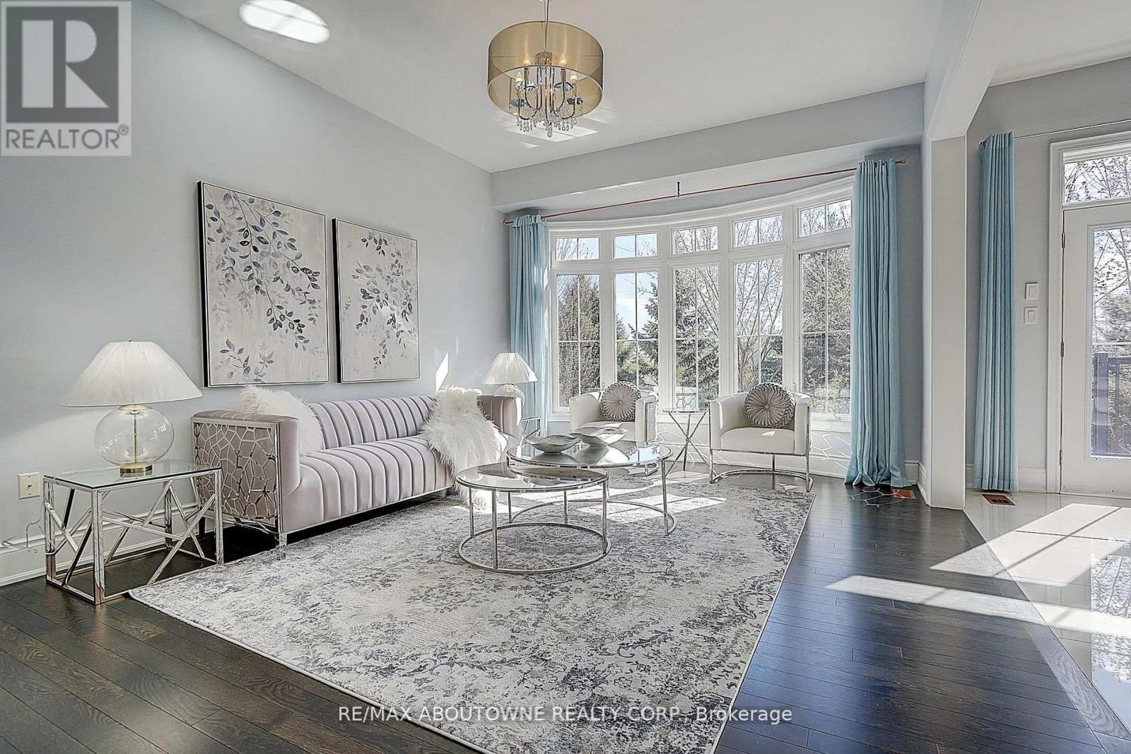 












16 GRACEDALE DRIVE

,
Richmond Hill (Westbrook),




Ontario
L4C0Y3

