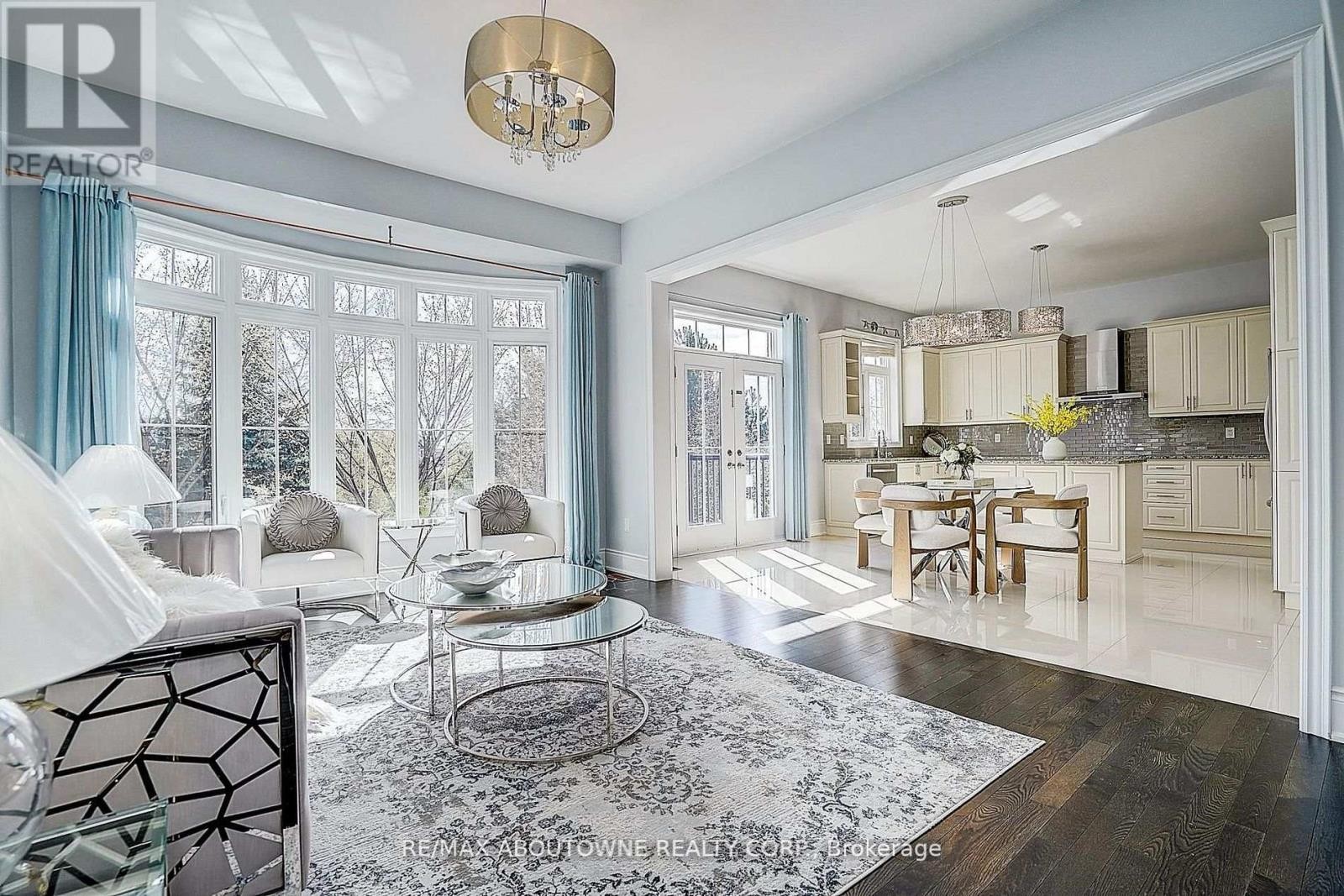 












16 GRACEDALE DRIVE

,
Richmond Hill (Westbrook),




Ontario
L4C0Y3

