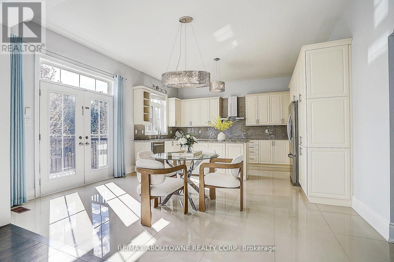 












16 GRACEDALE DRIVE

,
Richmond Hill (Westbrook),




Ontario
L4C0Y3

