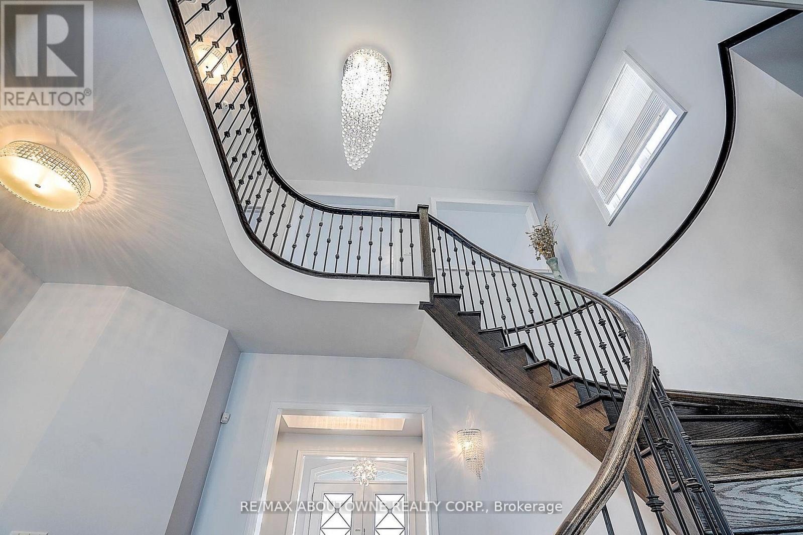 












16 GRACEDALE DRIVE

,
Richmond Hill (Westbrook),




Ontario
L4C0Y3

