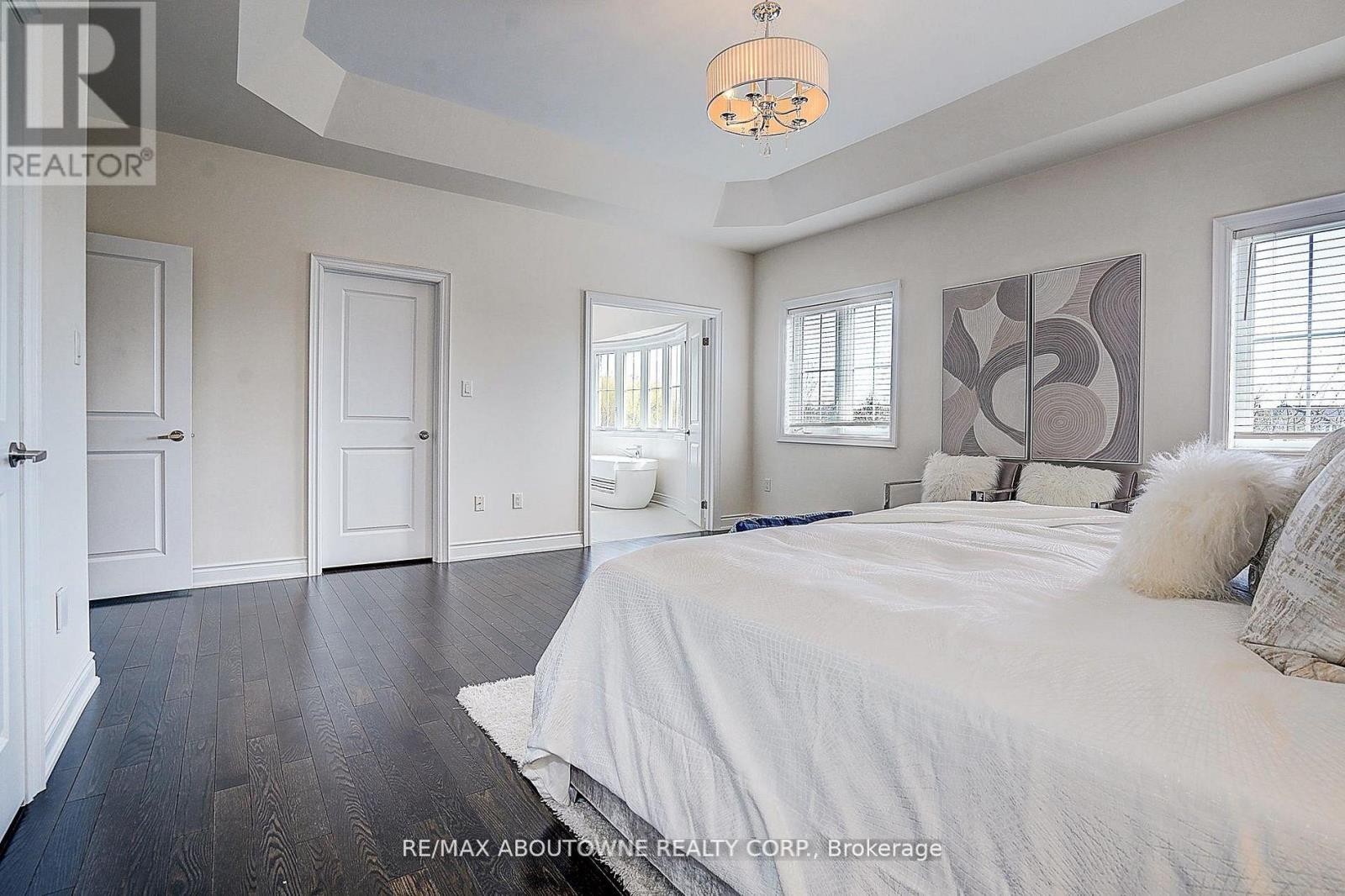 












16 GRACEDALE DRIVE

,
Richmond Hill (Westbrook),




Ontario
L4C0Y3

