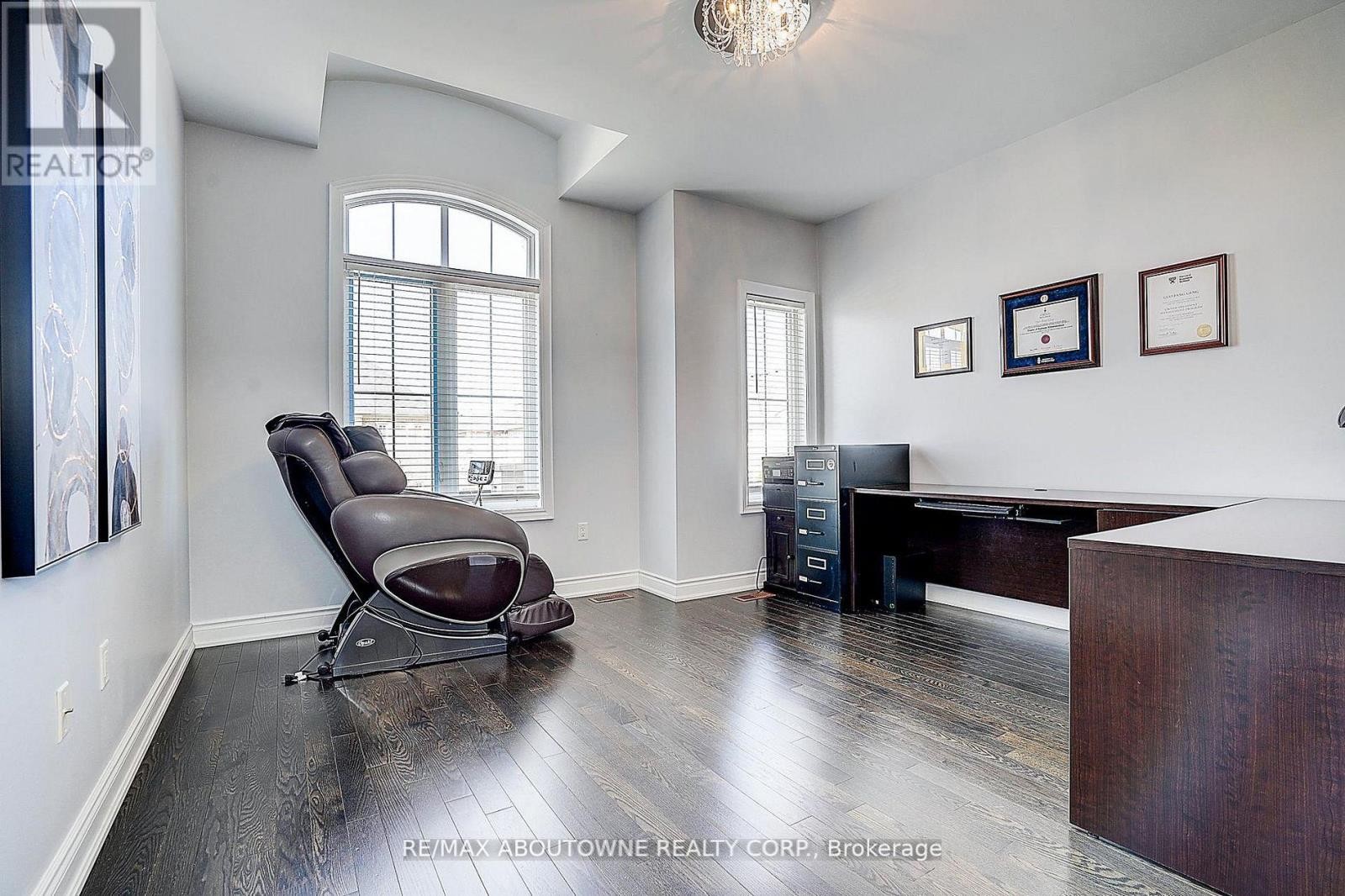 












16 GRACEDALE DRIVE

,
Richmond Hill (Westbrook),




Ontario
L4C0Y3

