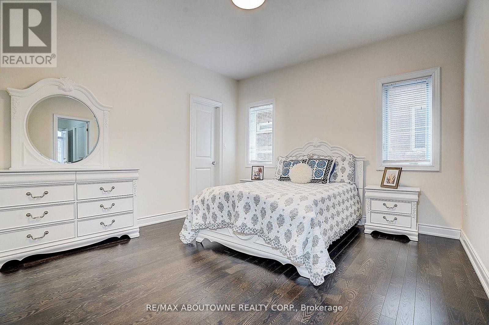 












16 GRACEDALE DRIVE

,
Richmond Hill (Westbrook),




Ontario
L4C0Y3

