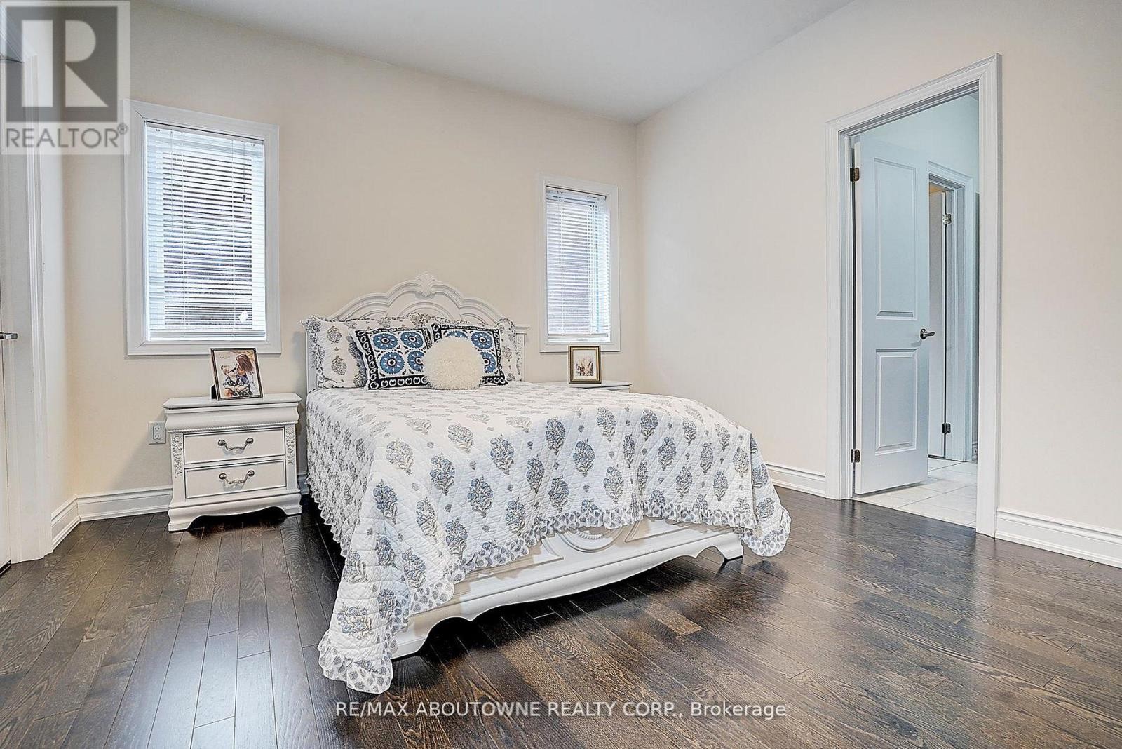 












16 GRACEDALE DRIVE

,
Richmond Hill (Westbrook),




Ontario
L4C0Y3

