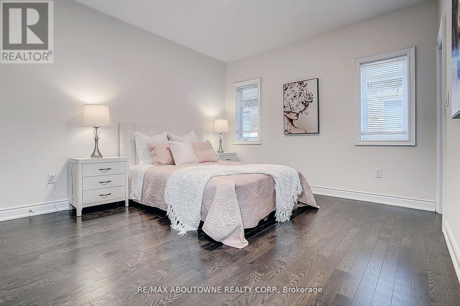 












16 GRACEDALE DRIVE

,
Richmond Hill (Westbrook),




Ontario
L4C0Y3

