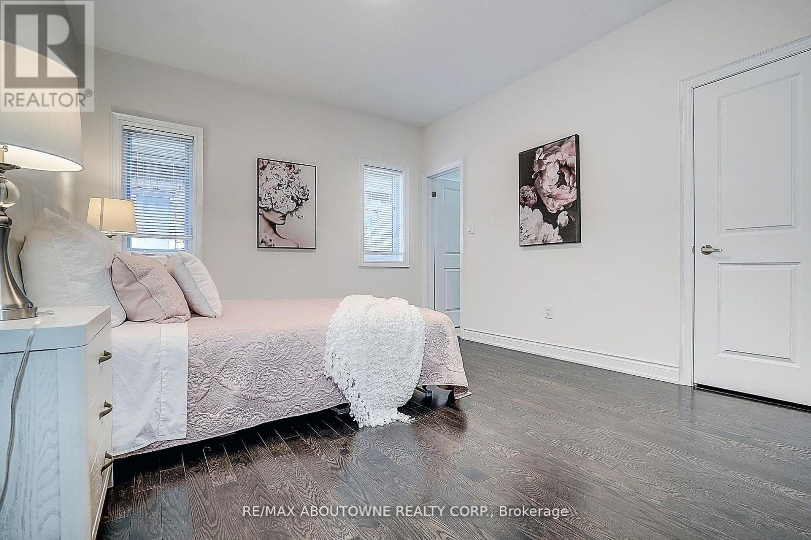 












16 GRACEDALE DRIVE

,
Richmond Hill (Westbrook),




Ontario
L4C0Y3

