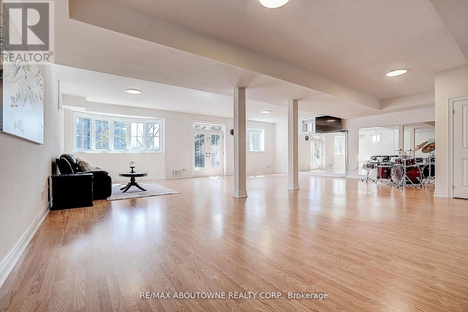 












16 GRACEDALE DRIVE

,
Richmond Hill (Westbrook),




Ontario
L4C0Y3

