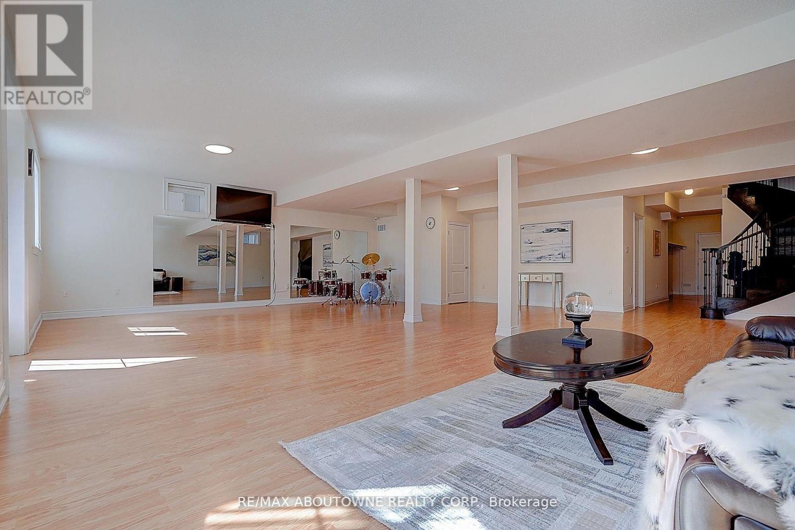 












16 GRACEDALE DRIVE

,
Richmond Hill (Westbrook),




Ontario
L4C0Y3

