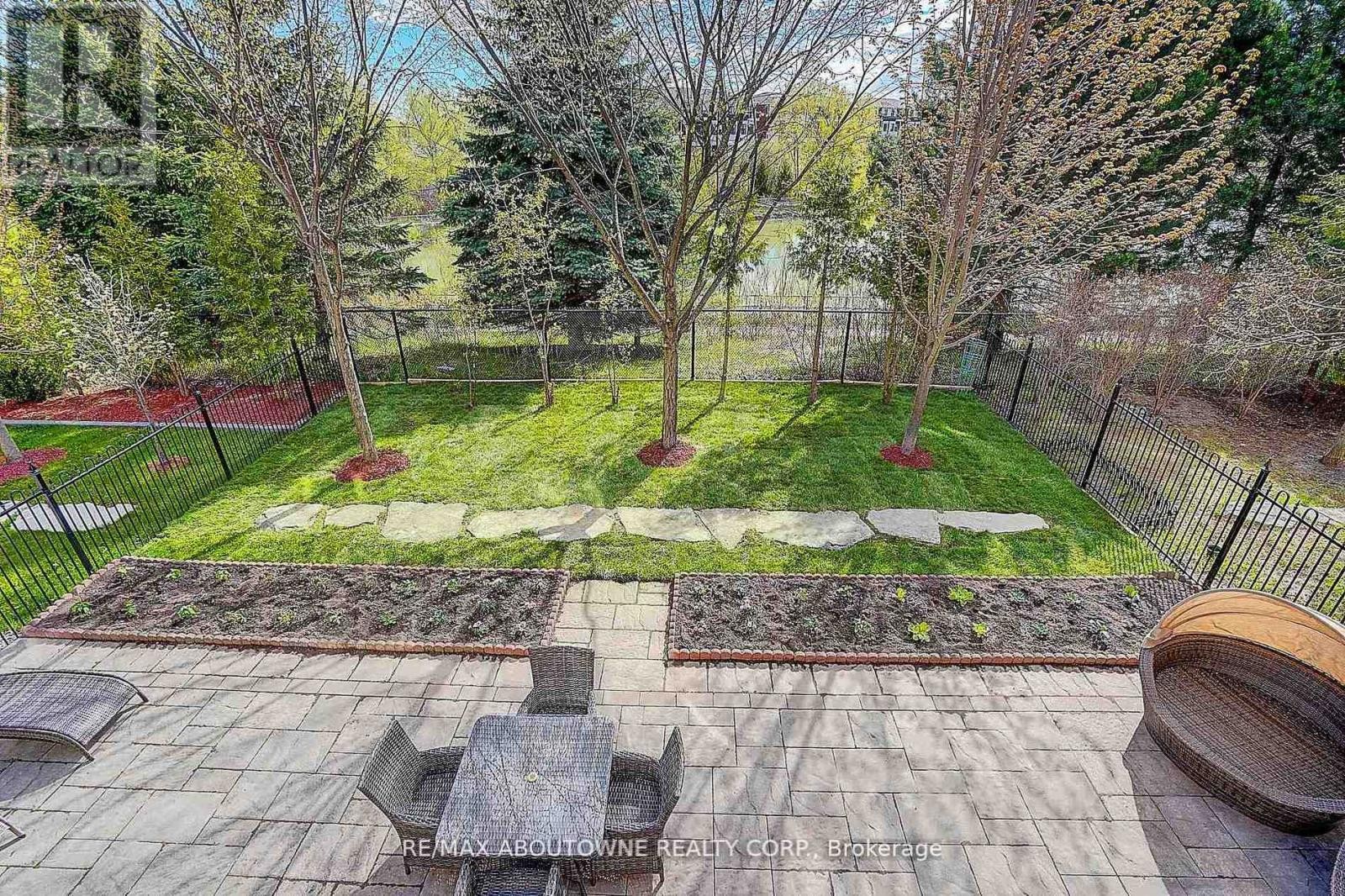 












16 GRACEDALE DRIVE

,
Richmond Hill (Westbrook),




Ontario
L4C0Y3

