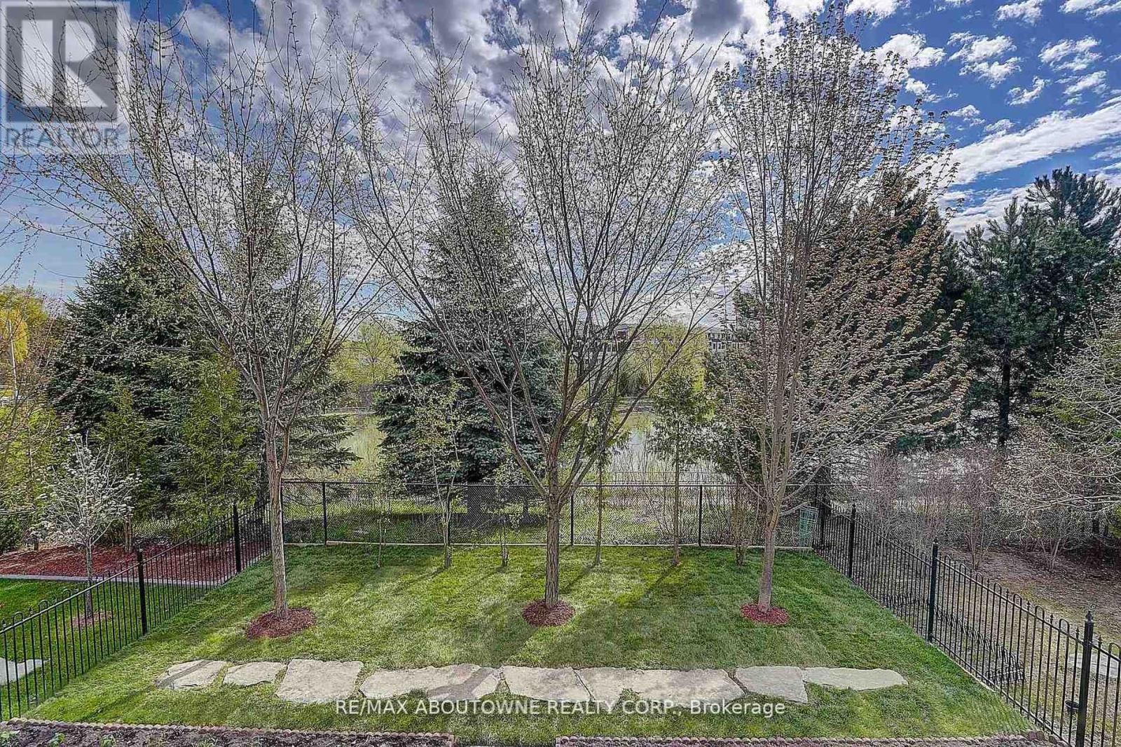












16 GRACEDALE DRIVE

,
Richmond Hill (Westbrook),




Ontario
L4C0Y3

