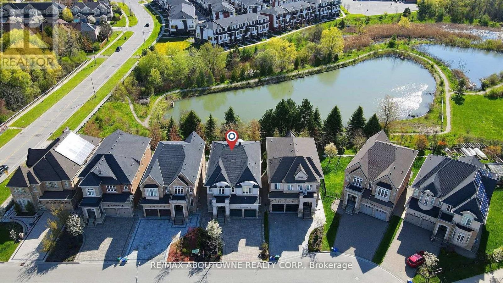 












16 GRACEDALE DRIVE

,
Richmond Hill (Westbrook),




Ontario
L4C0Y3


