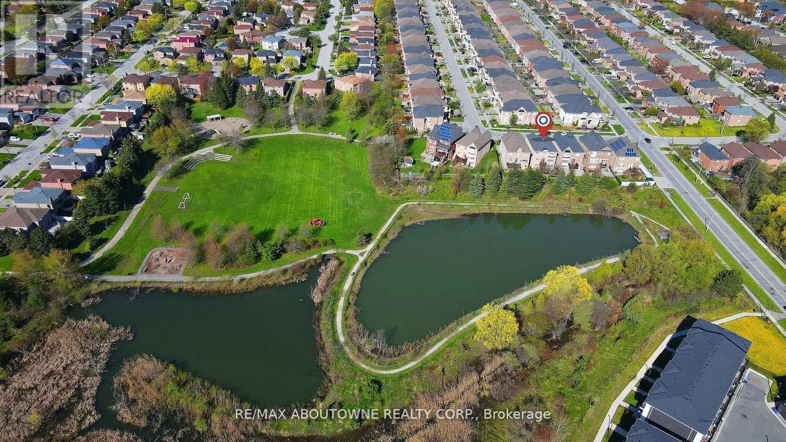 












16 GRACEDALE DRIVE

,
Richmond Hill (Westbrook),




Ontario
L4C0Y3


