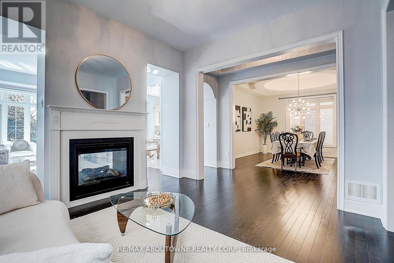 












16 GRACEDALE DRIVE

,
Richmond Hill (Westbrook),




Ontario
L4C0Y3

