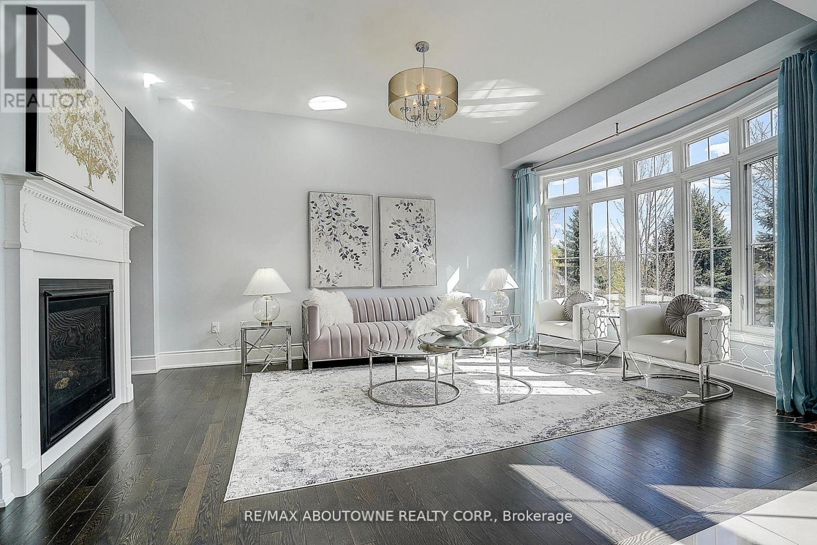












16 GRACEDALE DRIVE

,
Richmond Hill (Westbrook),




Ontario
L4C0Y3

