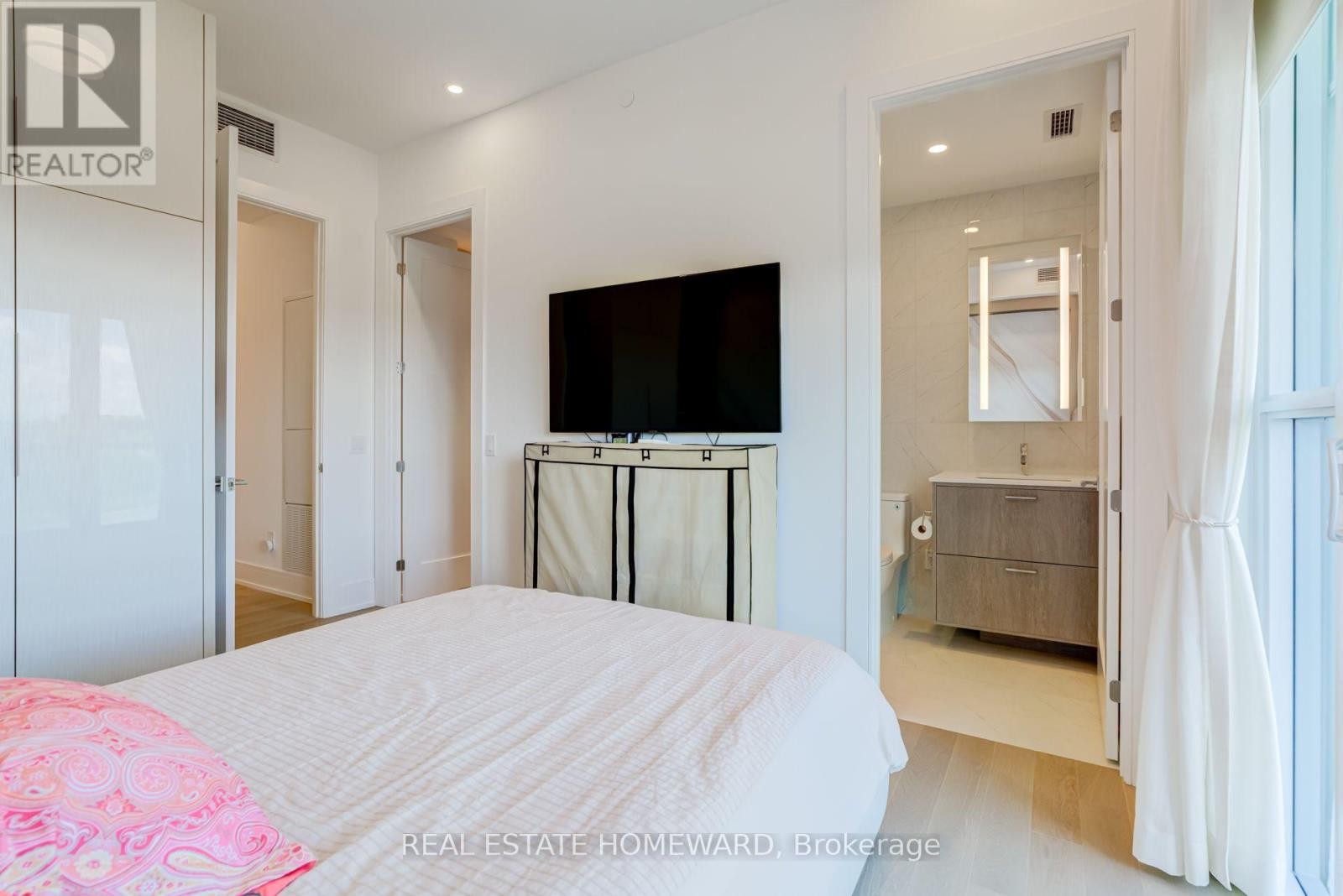 












808 - 397 ROYAL ORCHARD BOULEVARD E

,
Markham (Royal Orchard),




Ontario
L3T0H3

