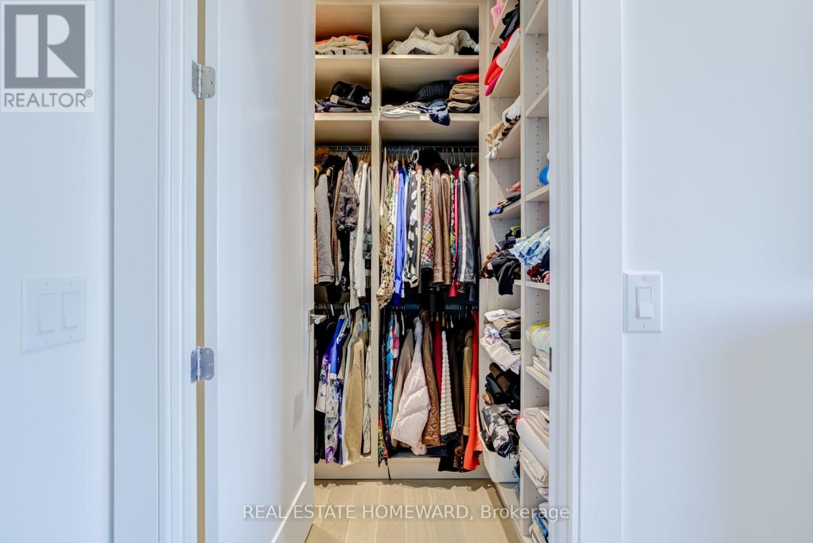 












808 - 397 ROYAL ORCHARD BOULEVARD E

,
Markham (Royal Orchard),




Ontario
L3T0H3

