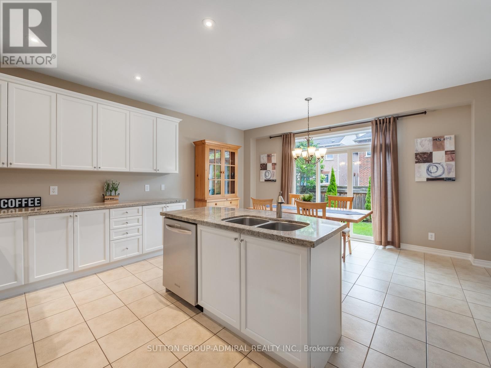 












23 KERR LANE

,
Aurora,




Ontario
L4G0E5

