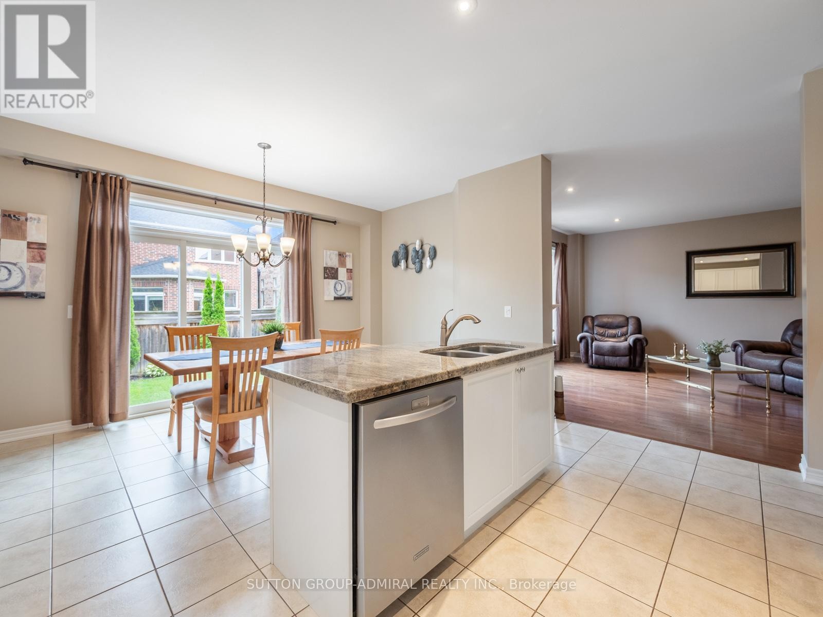 












23 KERR LANE

,
Aurora,




Ontario
L4G0E5

