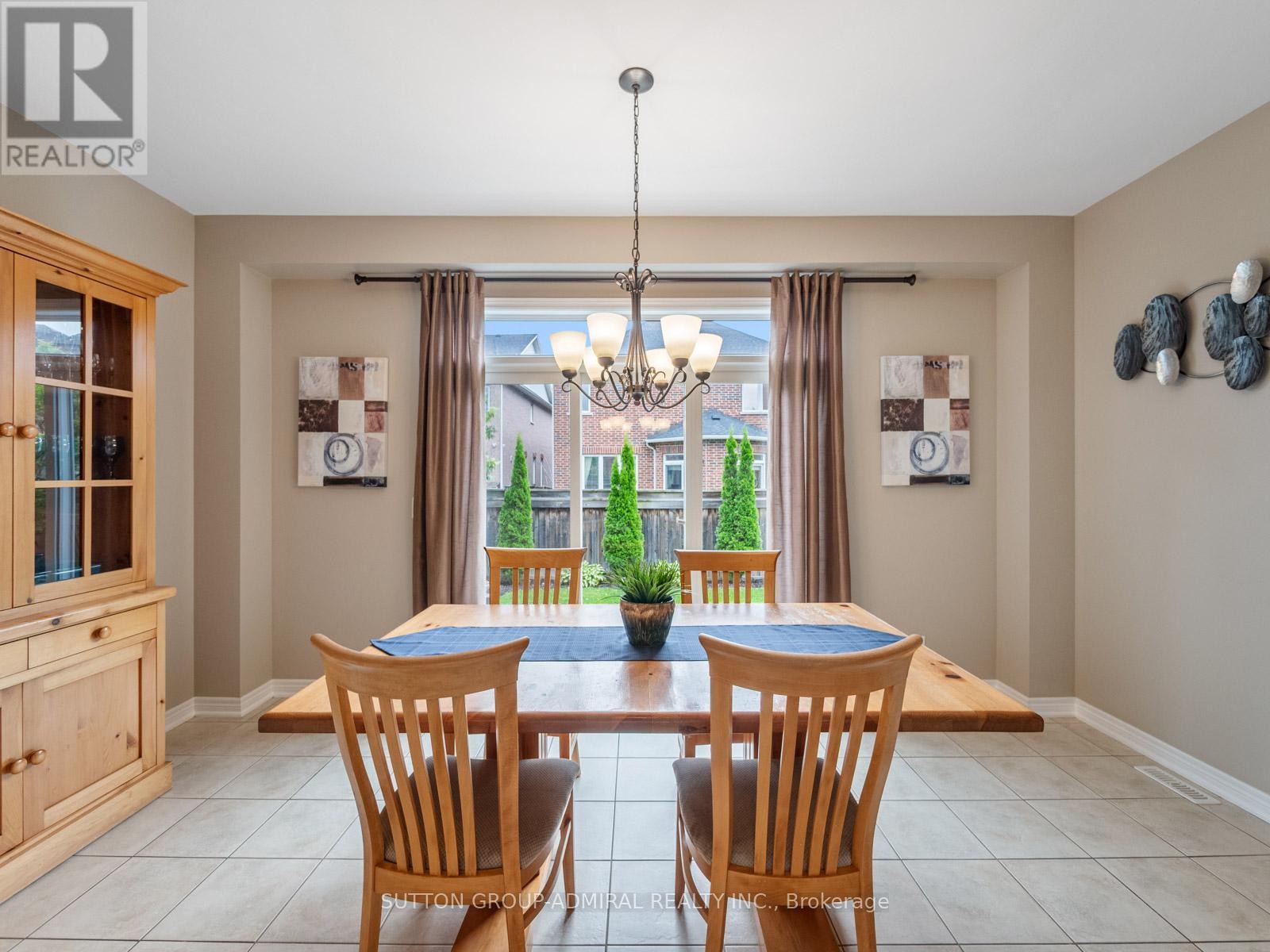 












23 KERR LANE

,
Aurora,




Ontario
L4G0E5

