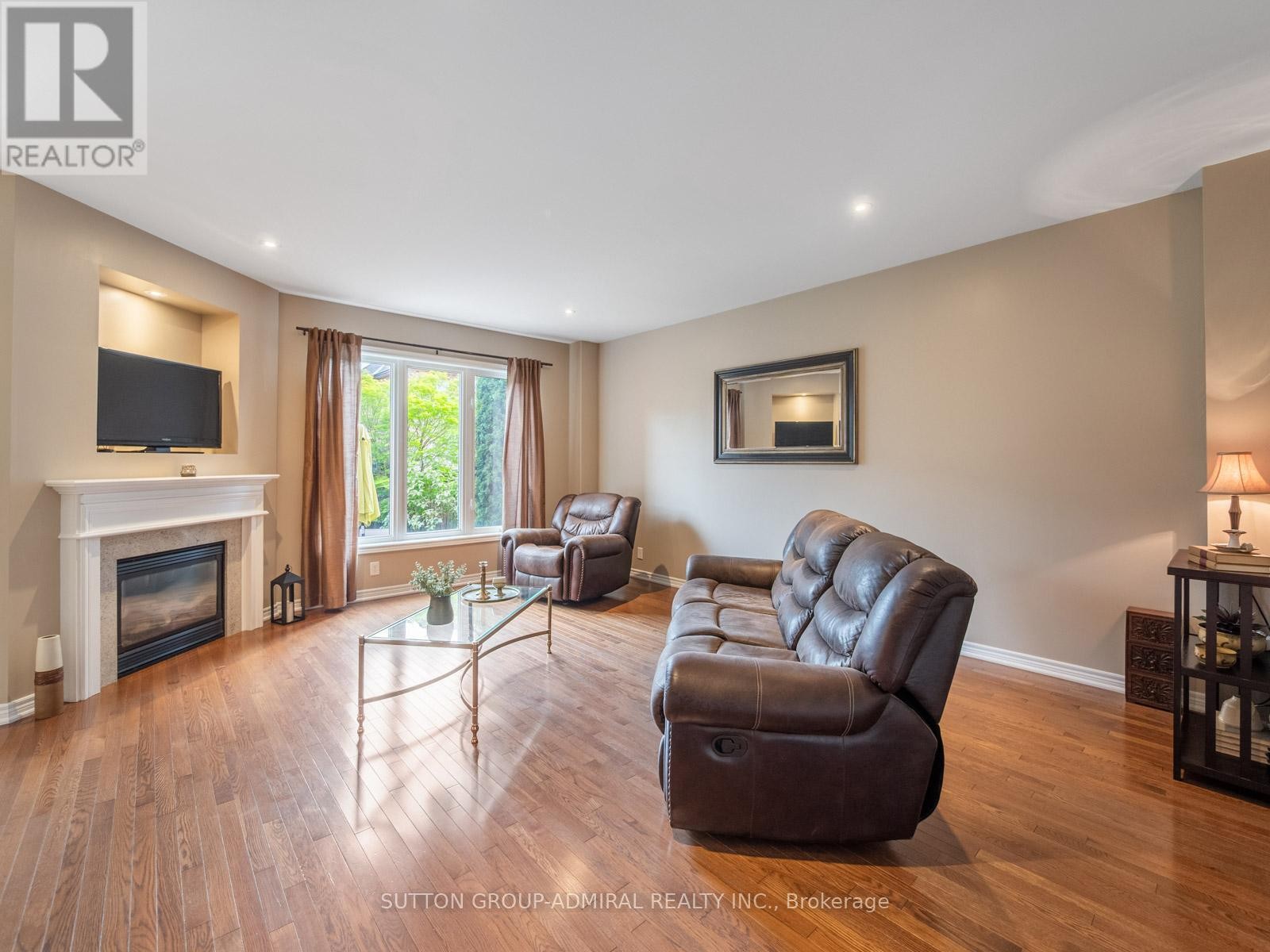












23 KERR LANE

,
Aurora,




Ontario
L4G0E5

