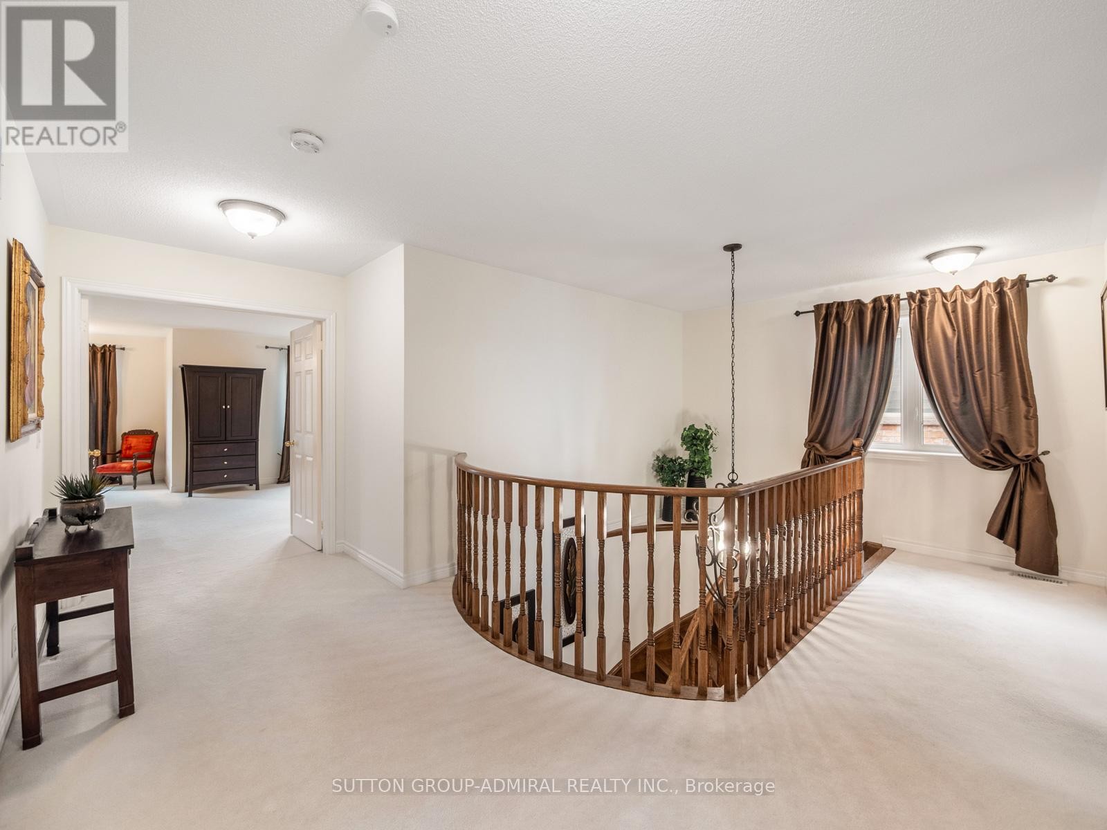 












23 KERR LANE

,
Aurora,




Ontario
L4G0E5

