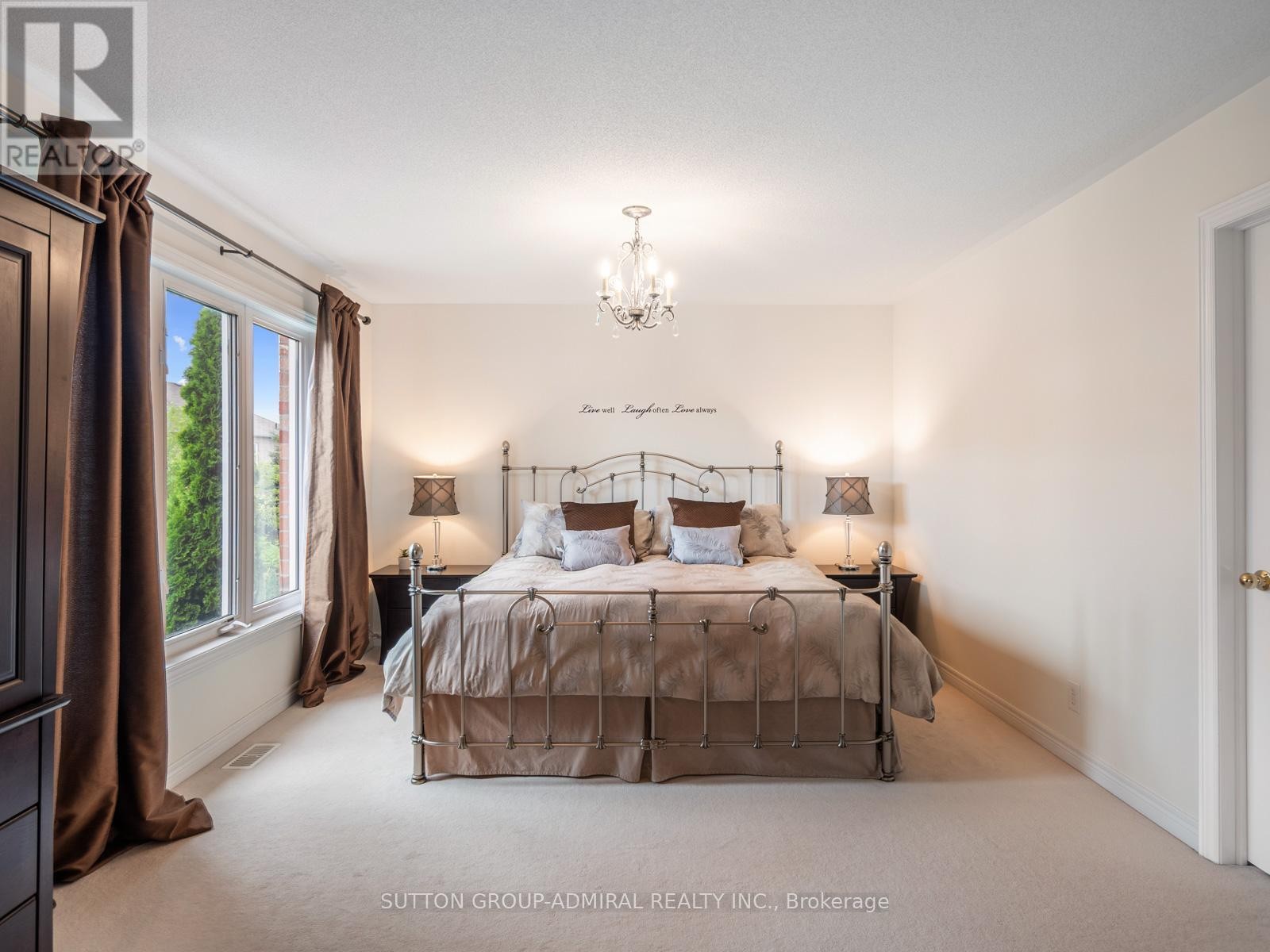 












23 KERR LANE

,
Aurora,




Ontario
L4G0E5

