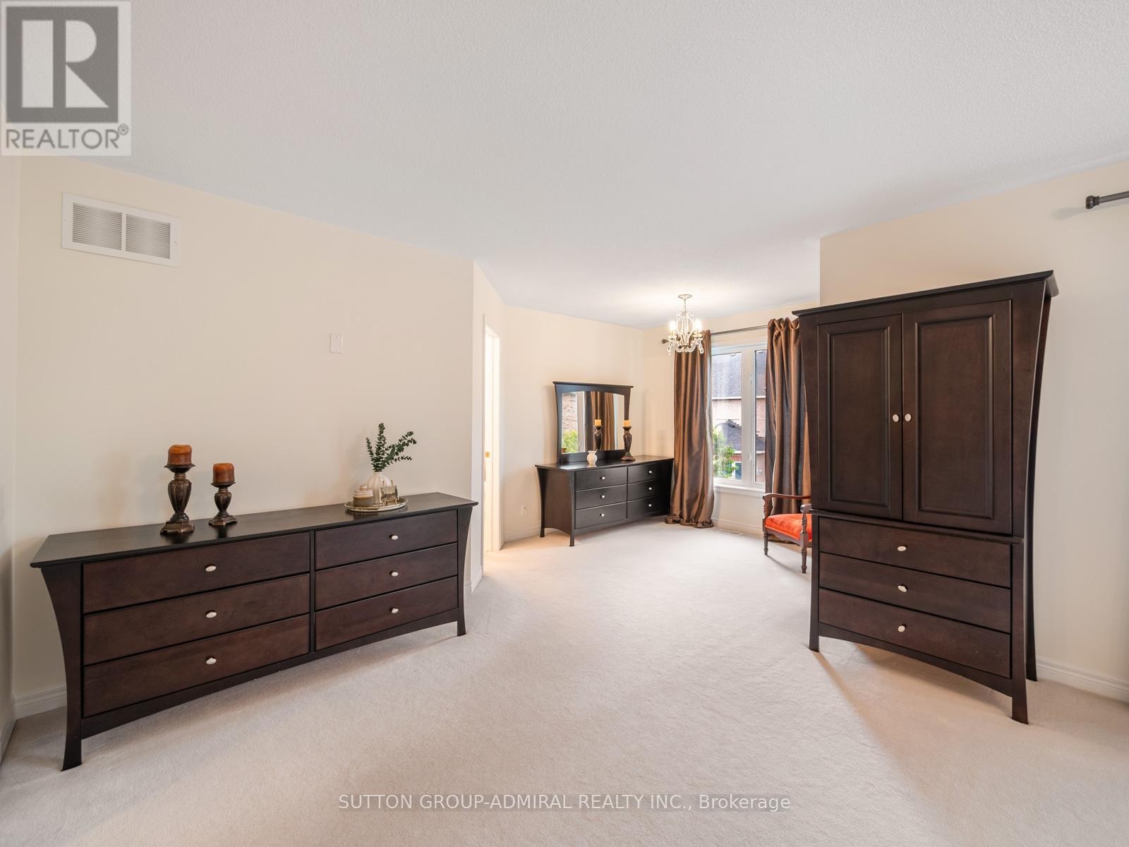












23 KERR LANE

,
Aurora,




Ontario
L4G0E5

