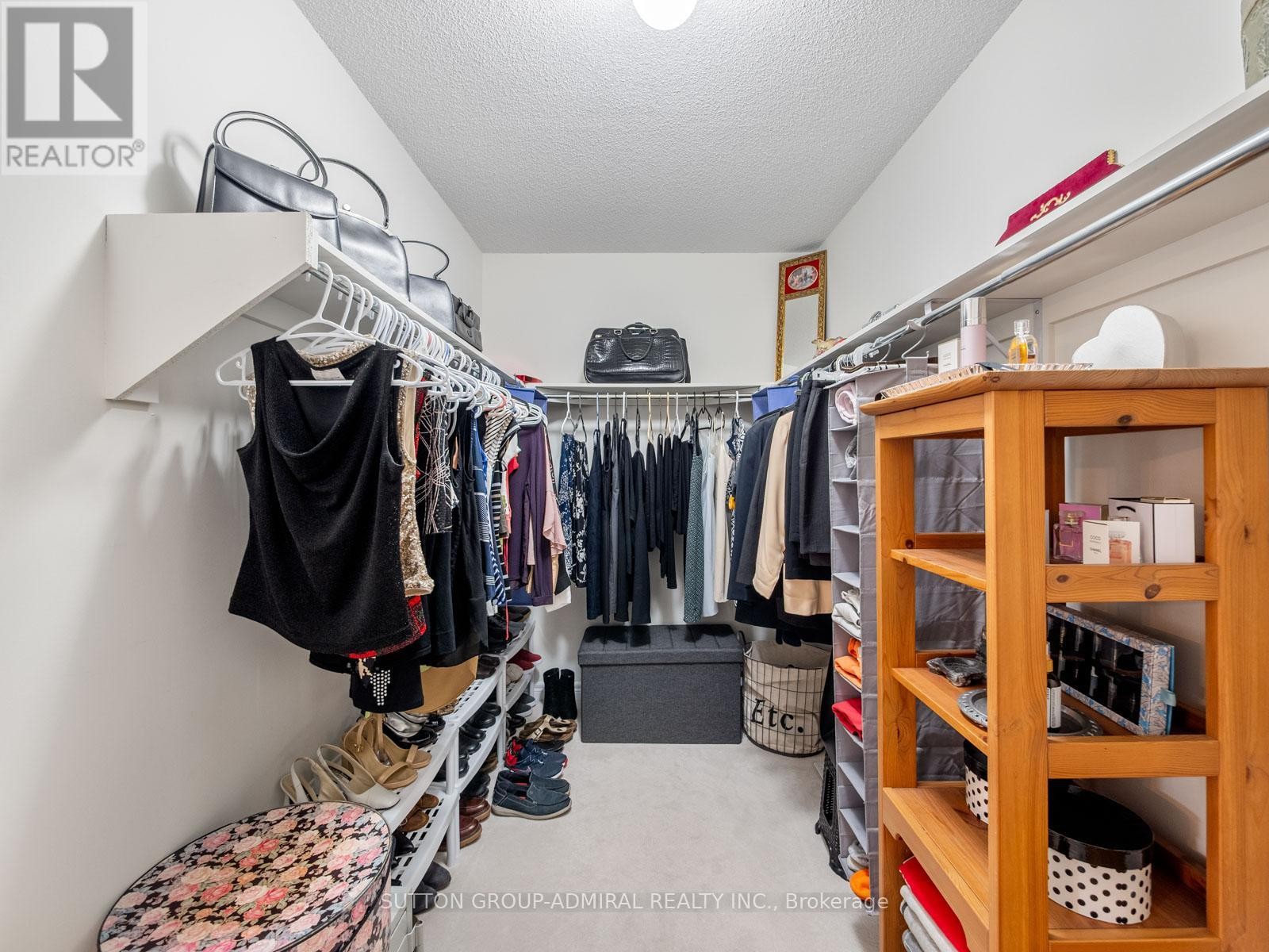 












23 KERR LANE

,
Aurora,




Ontario
L4G0E5

