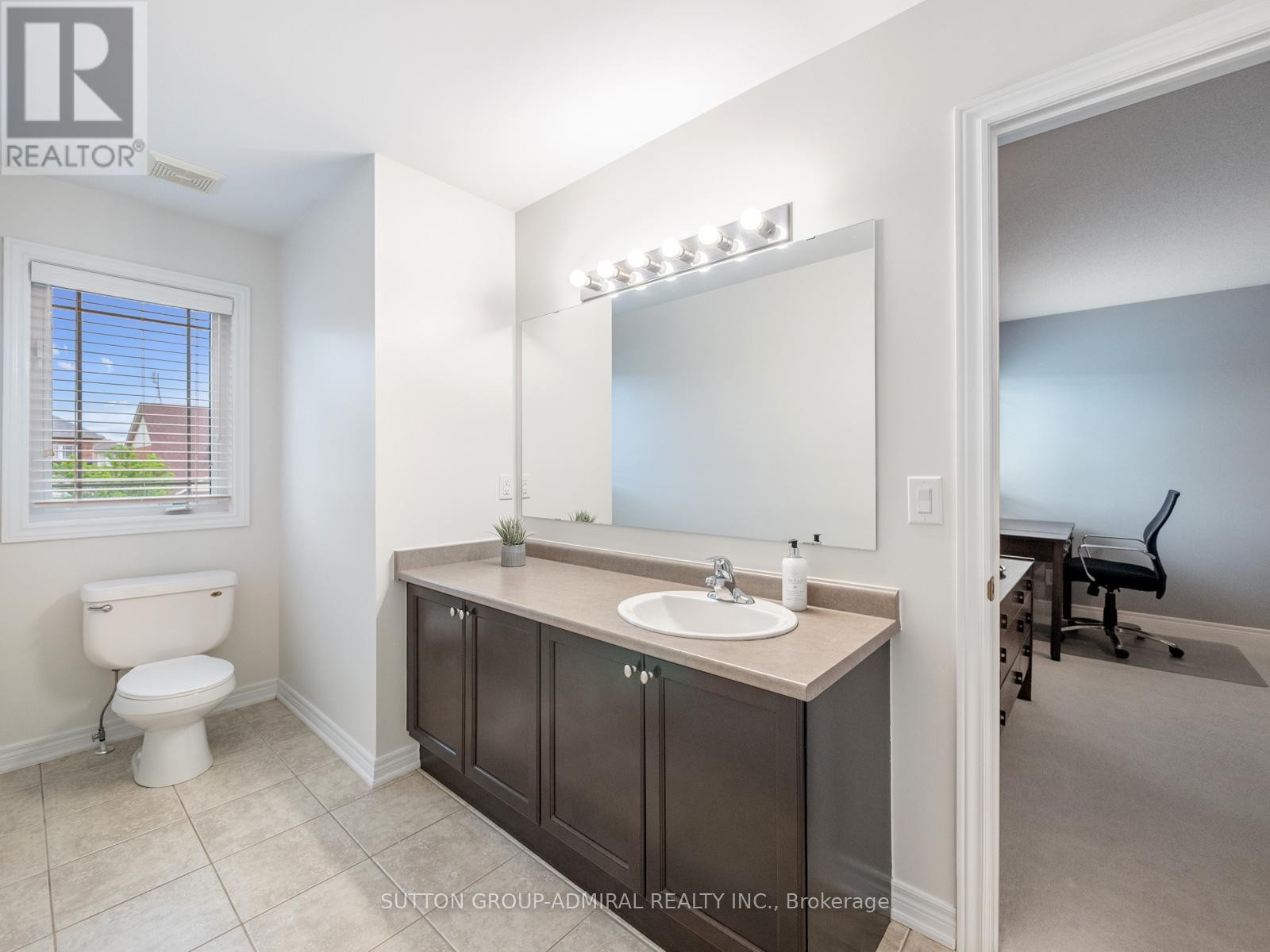 












23 KERR LANE

,
Aurora,




Ontario
L4G0E5

