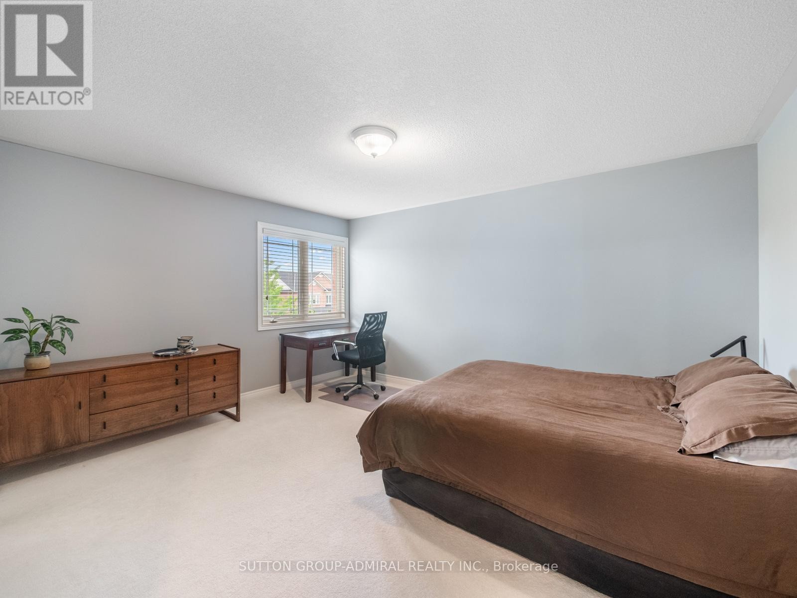 












23 KERR LANE

,
Aurora,




Ontario
L4G0E5

