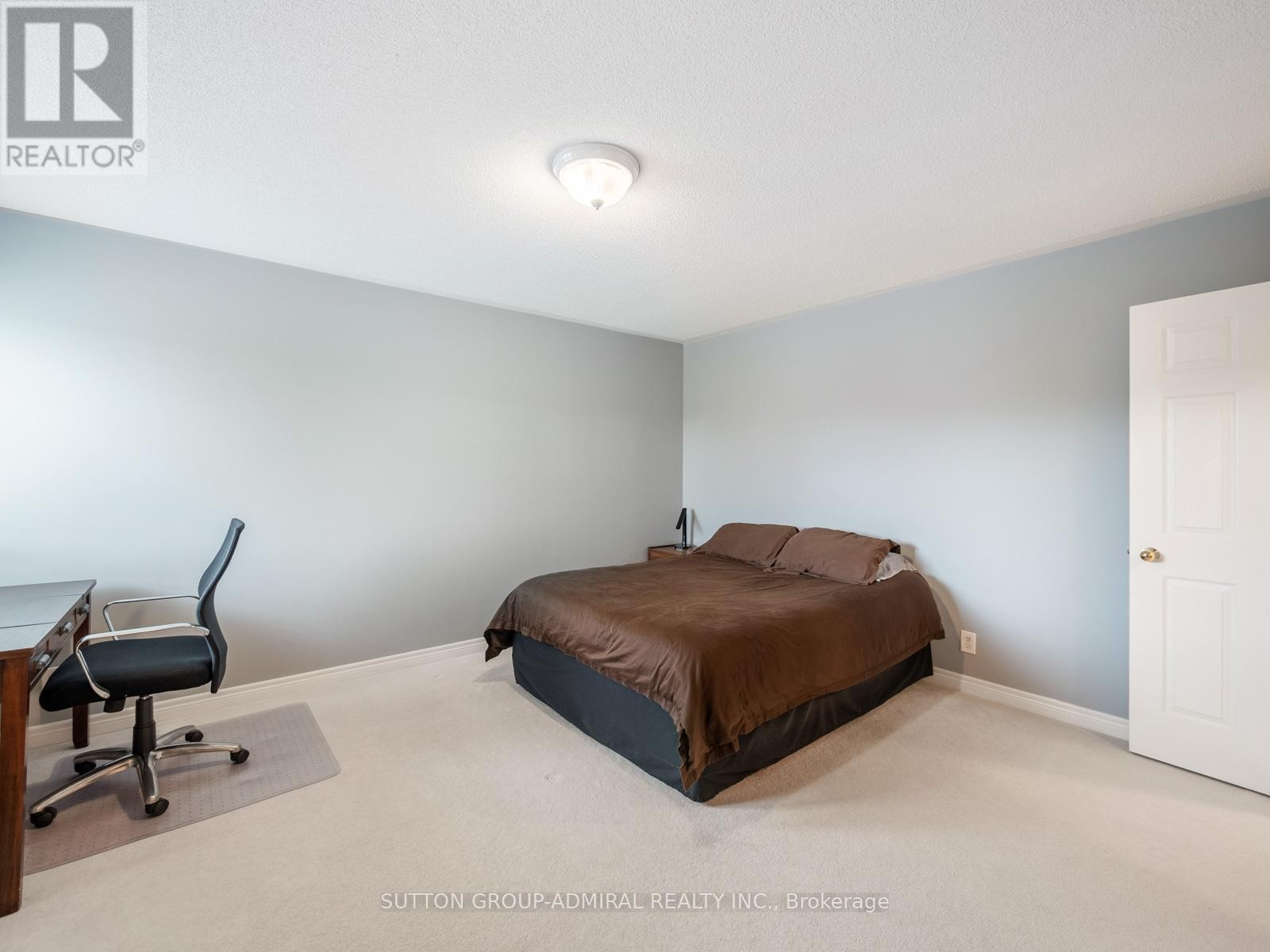 












23 KERR LANE

,
Aurora,




Ontario
L4G0E5

