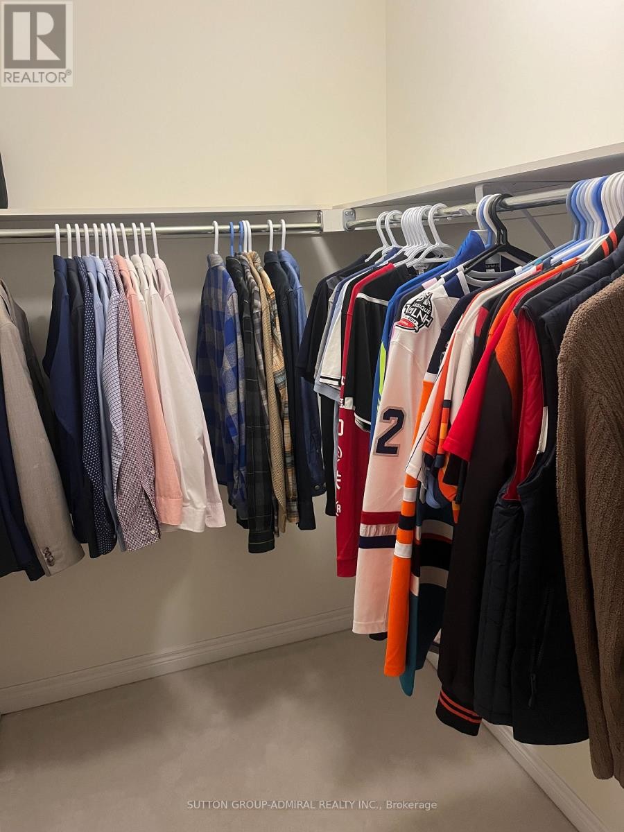 












23 KERR LANE

,
Aurora,




Ontario
L4G0E5

