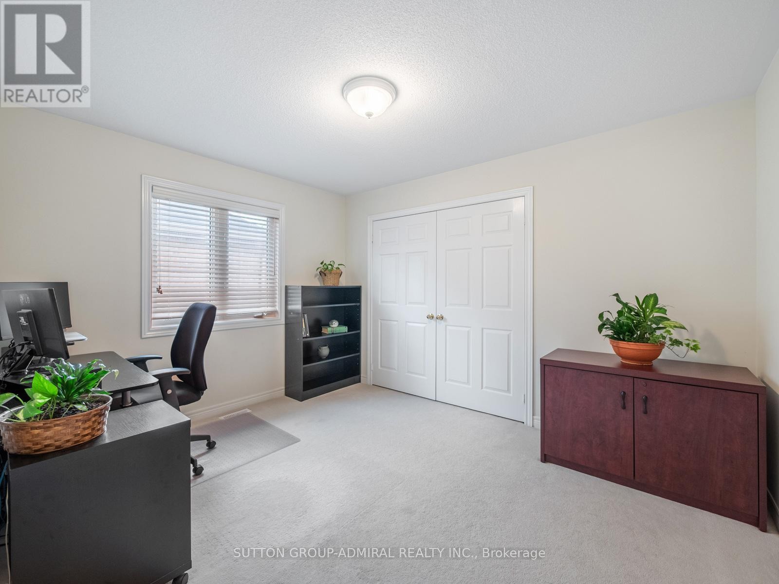 












23 KERR LANE

,
Aurora,




Ontario
L4G0E5

