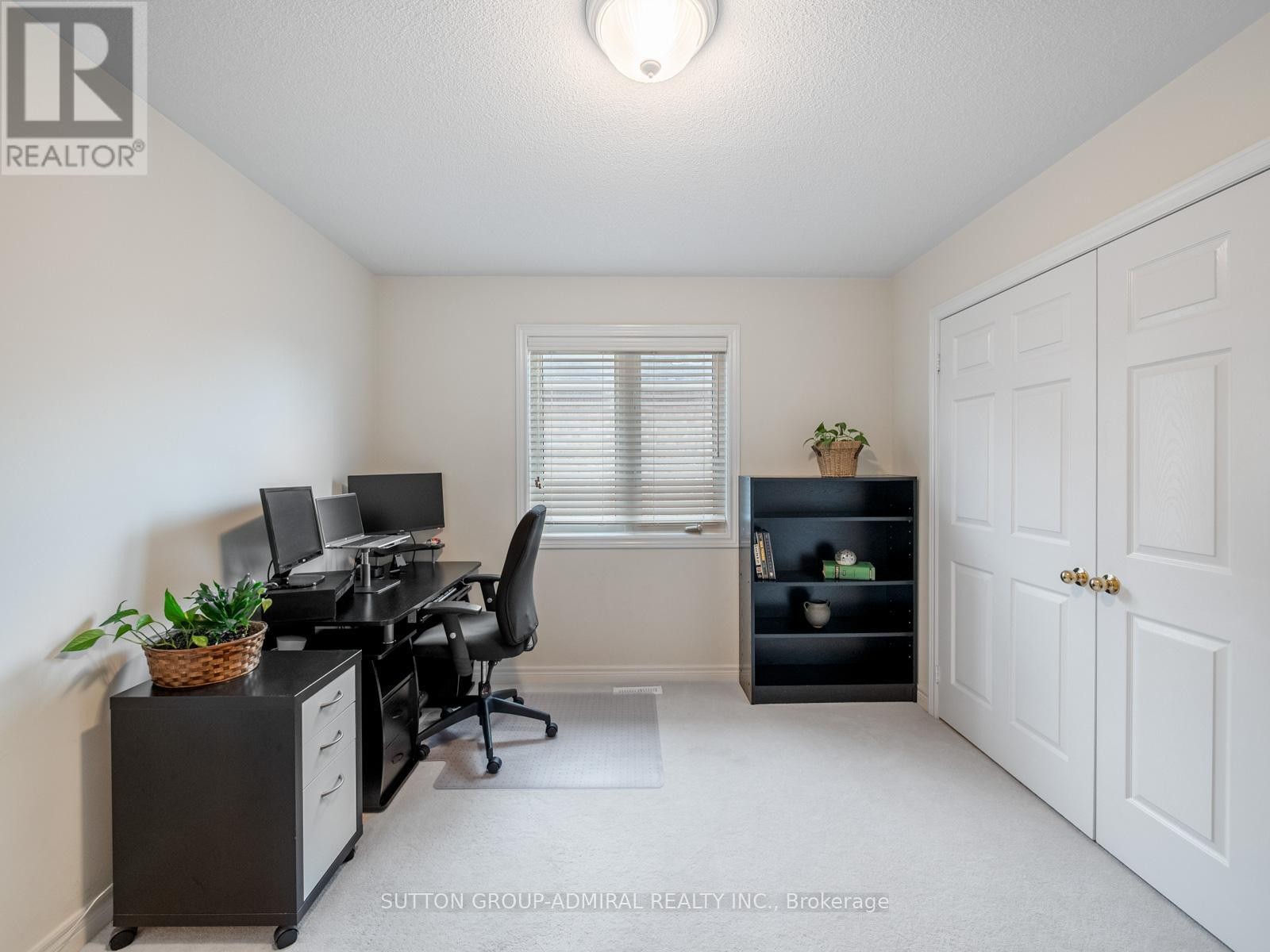 












23 KERR LANE

,
Aurora,




Ontario
L4G0E5

