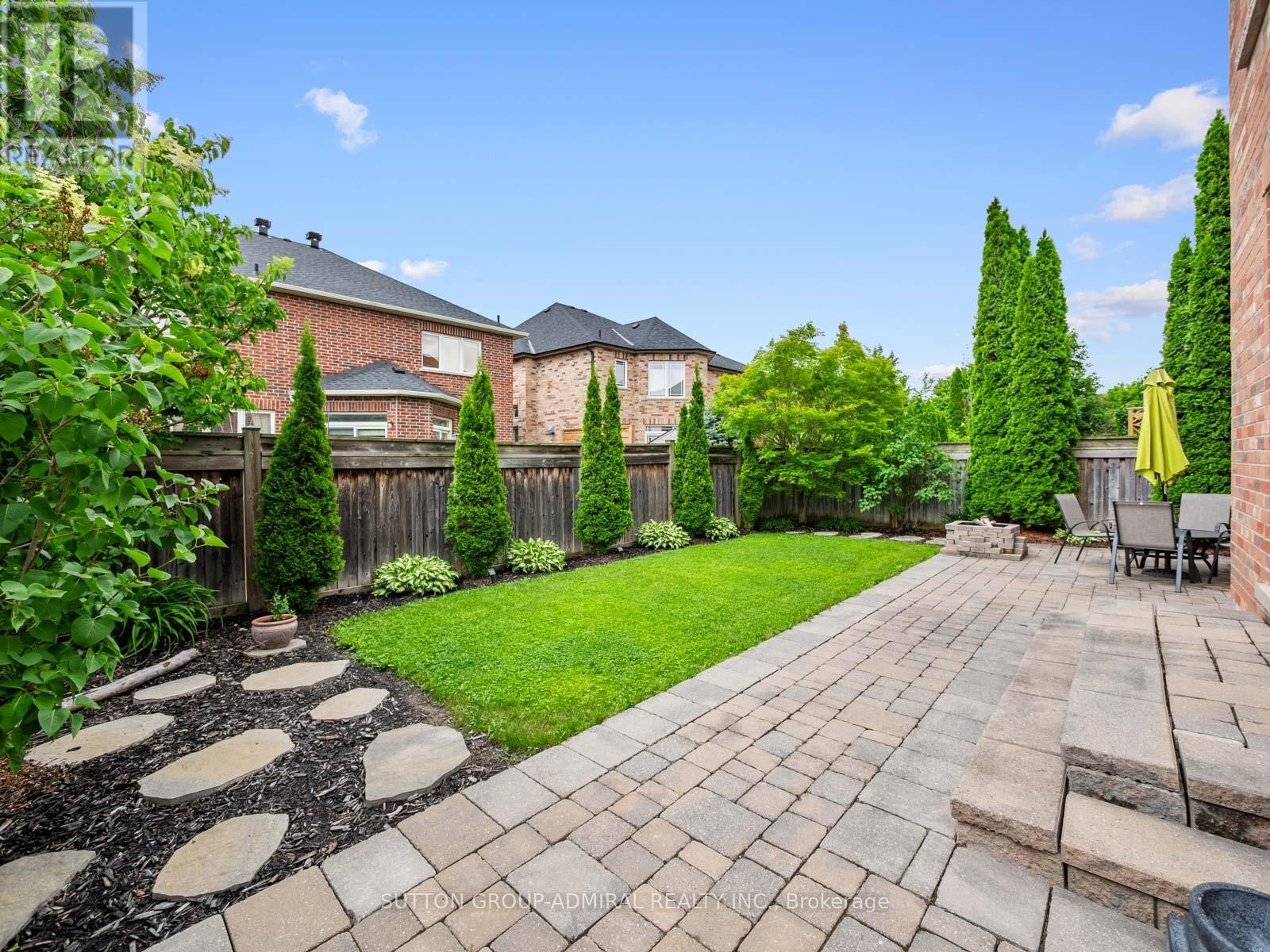 












23 KERR LANE

,
Aurora,




Ontario
L4G0E5

