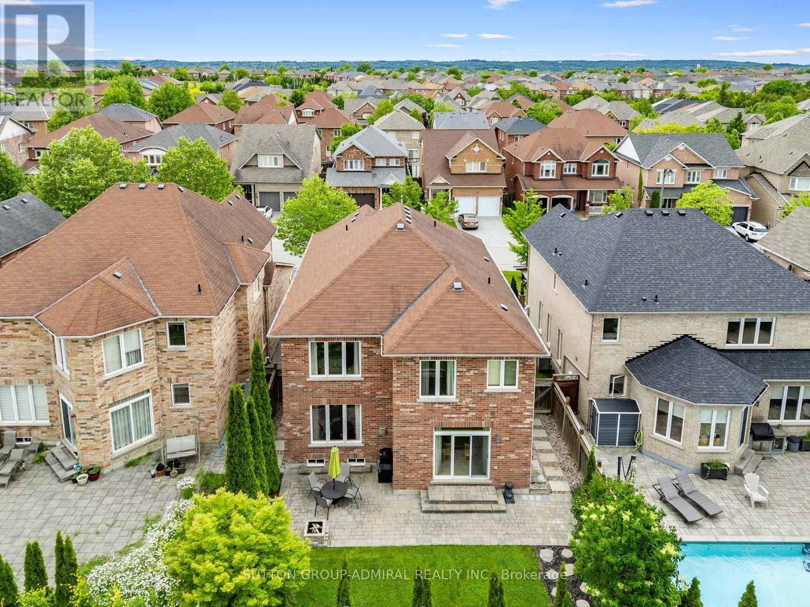 












23 KERR LANE

,
Aurora,




Ontario
L4G0E5

