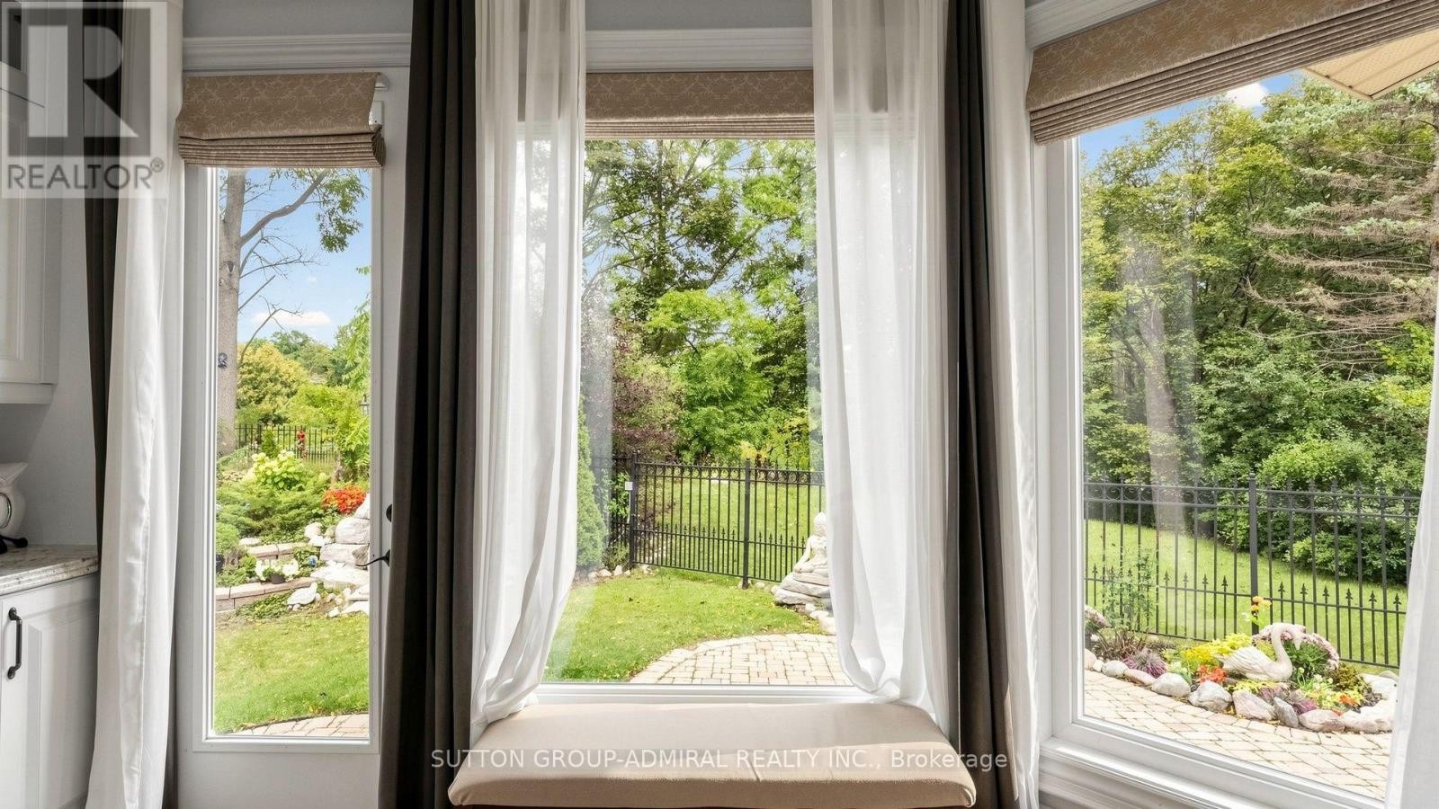 












12 SAUNDERS LANE

,
Markham (Aileen-Willowbrook),




Ontario
L3T5K4

